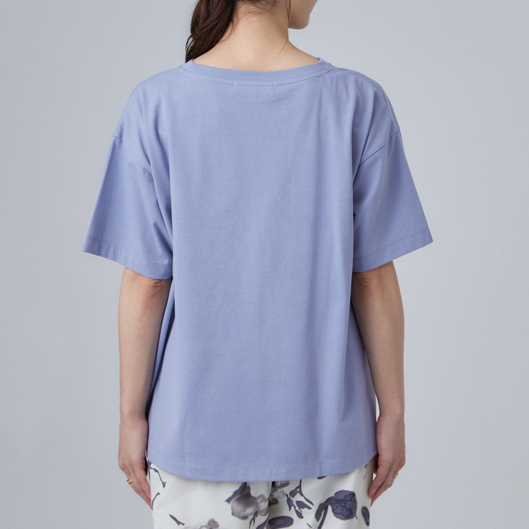 SHOO･LA･RUE「【ひんやり/体型カバー】プリントデザインが目を惹く 裾シャーリングTシャツ」|Tシャツ・カットソー|