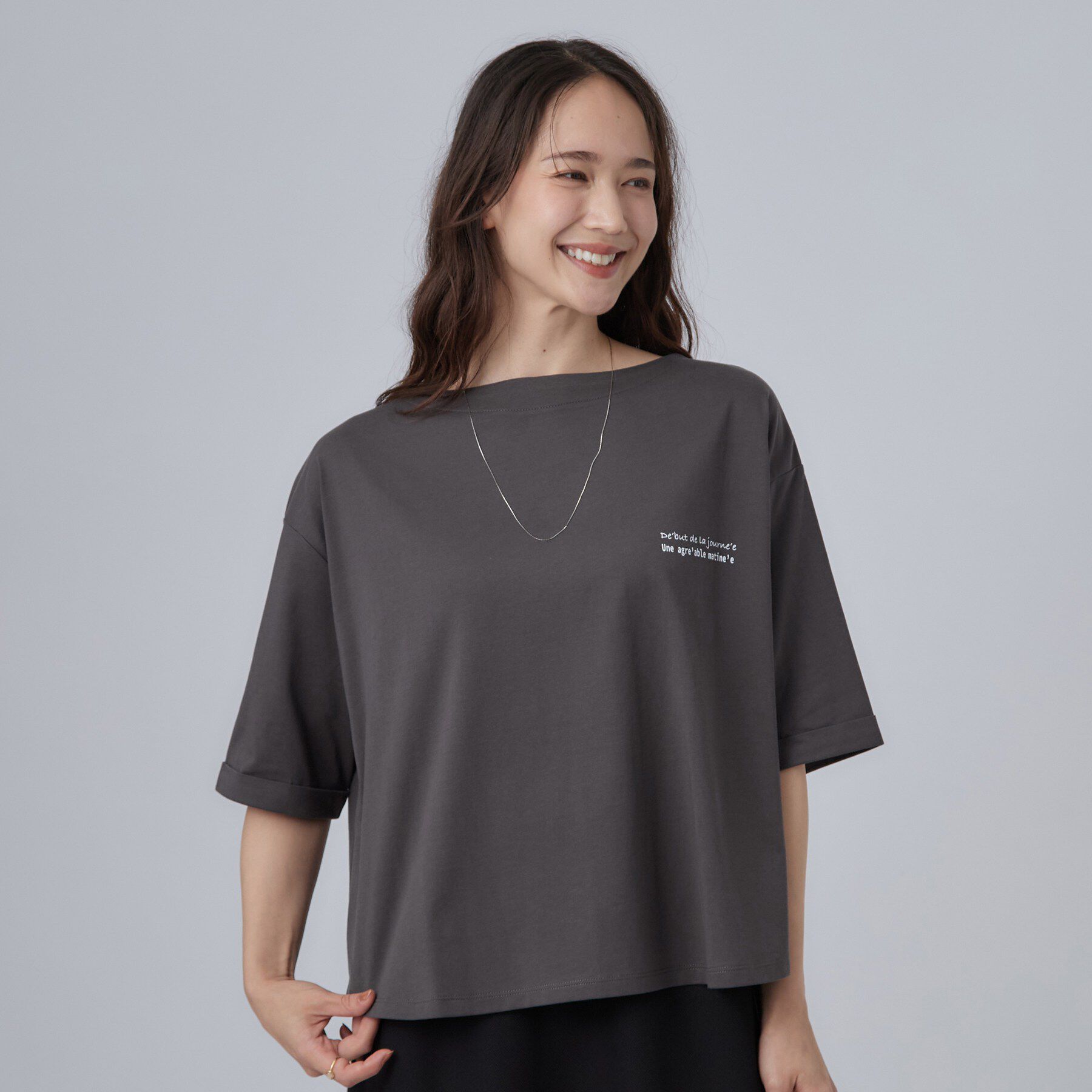 SHOO･LA･RUE「【ひんやり/体型カバー】首元すっきり ゆるバックギャザーTシャツ」|Tシャツ・カットソー|
