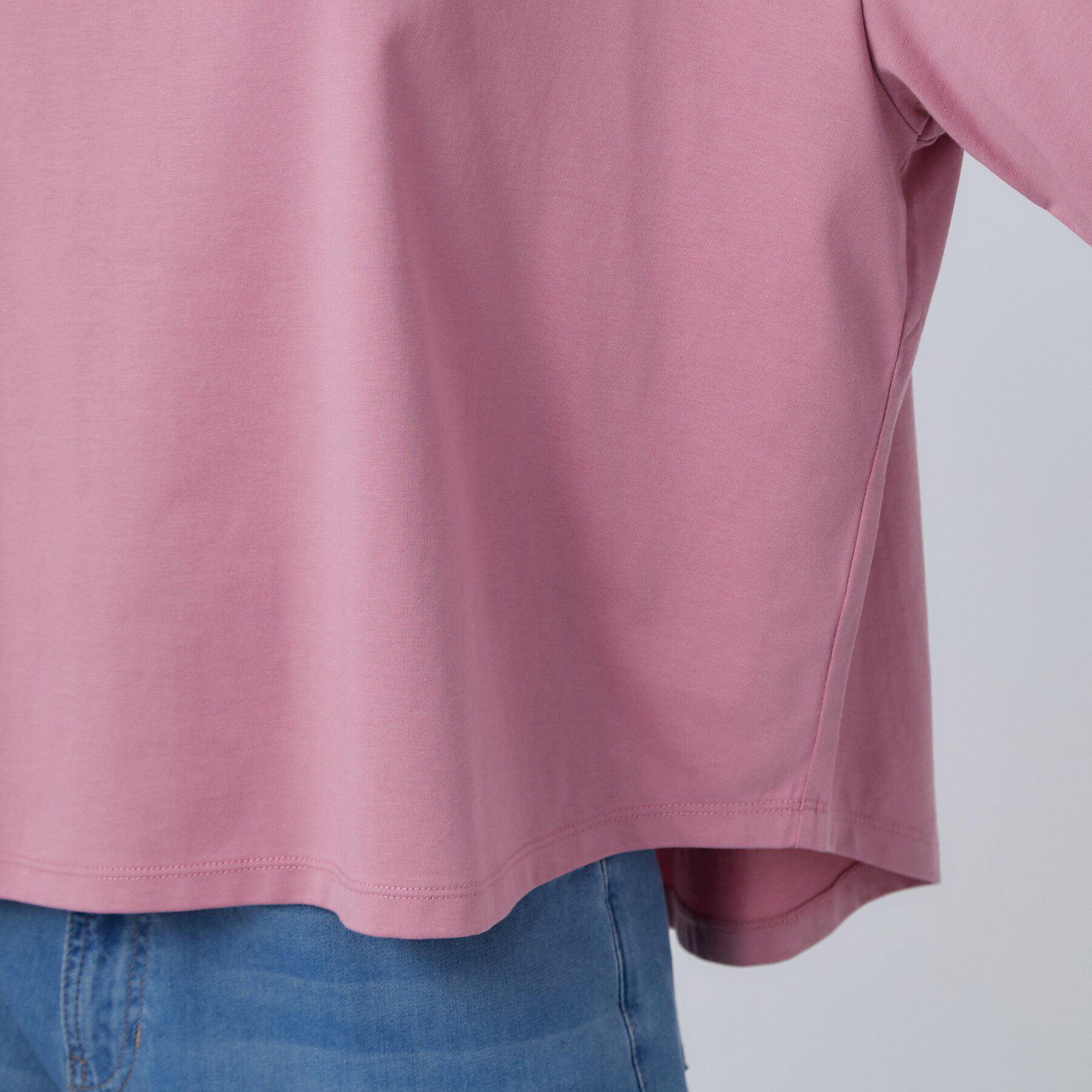 SHOO･LA･RUE「【ひんやり/体型カバー】首元すっきり ゆるバックギャザーTシャツ」|Tシャツ・カットソー|