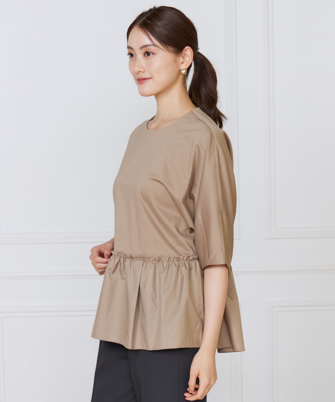 Le Souk「《大きいサイズ》異素材フリルカットプルオーバー」|Tシャツ・カットソー|キャメル1