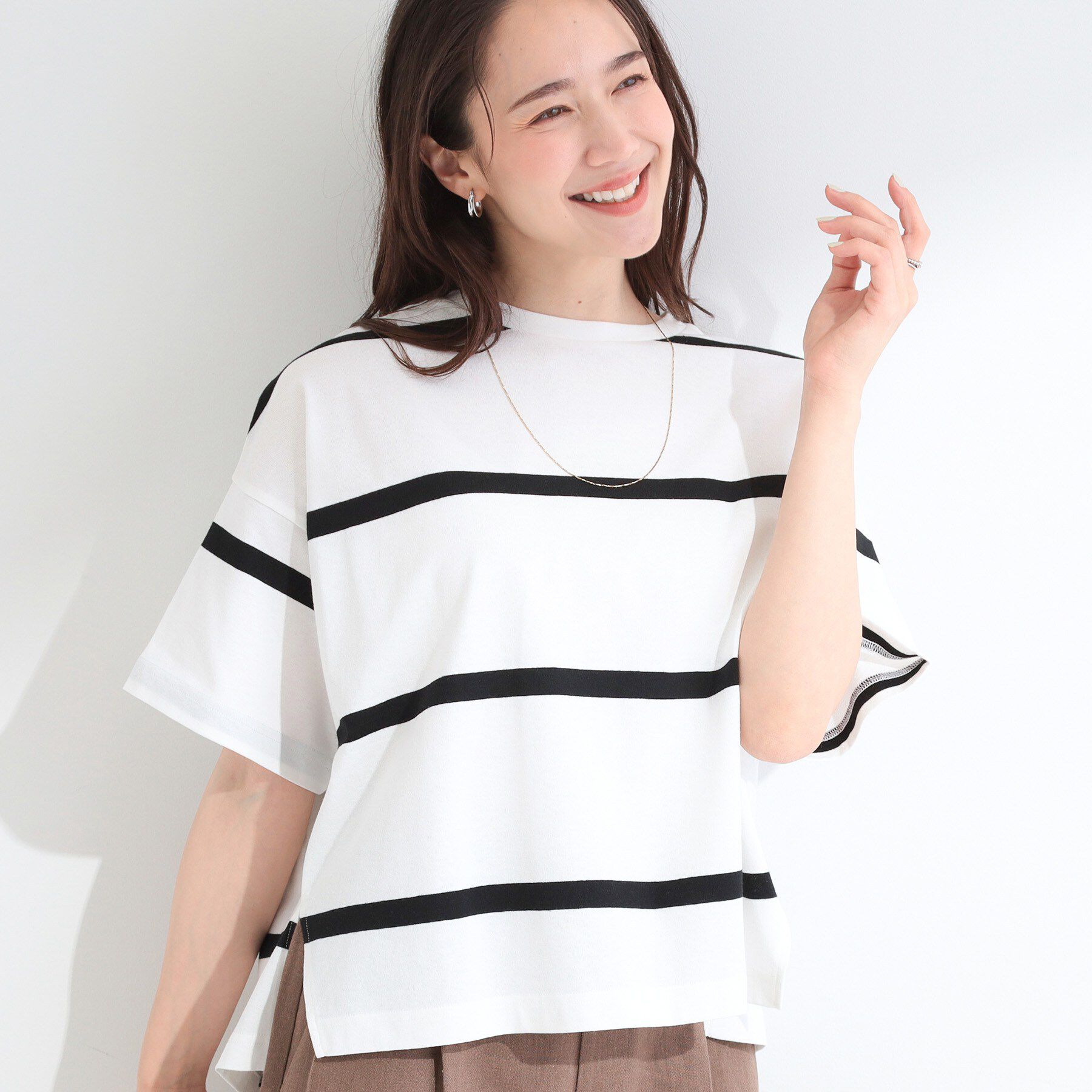 SHOO･LA･RUE「【ひんやり/S-LL】涼しげで爽やか 太ボーダー斜め切り替えTシャツ」|Tシャツ・カットソー|ブラック(319)