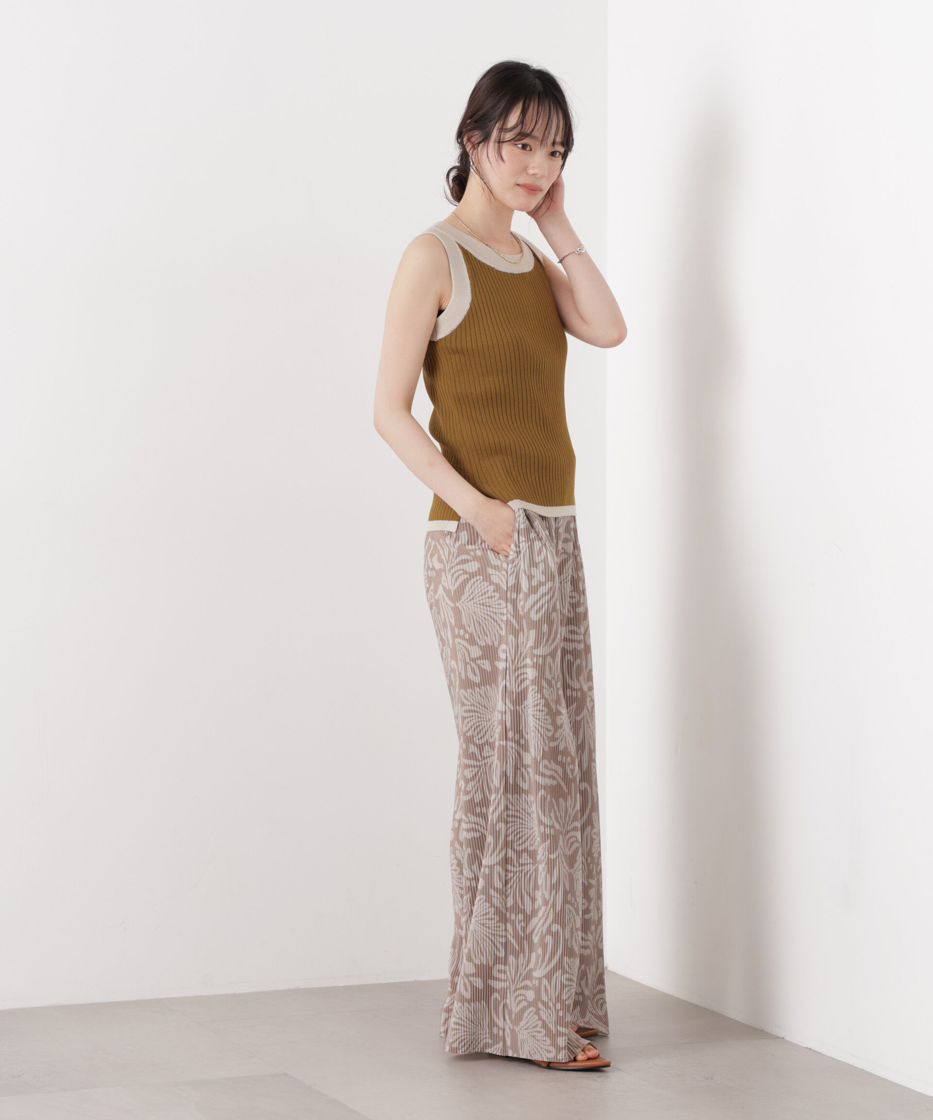 nano･universe「ボタニカル柄プリーツパンツ セルフカット可能」|チノ|