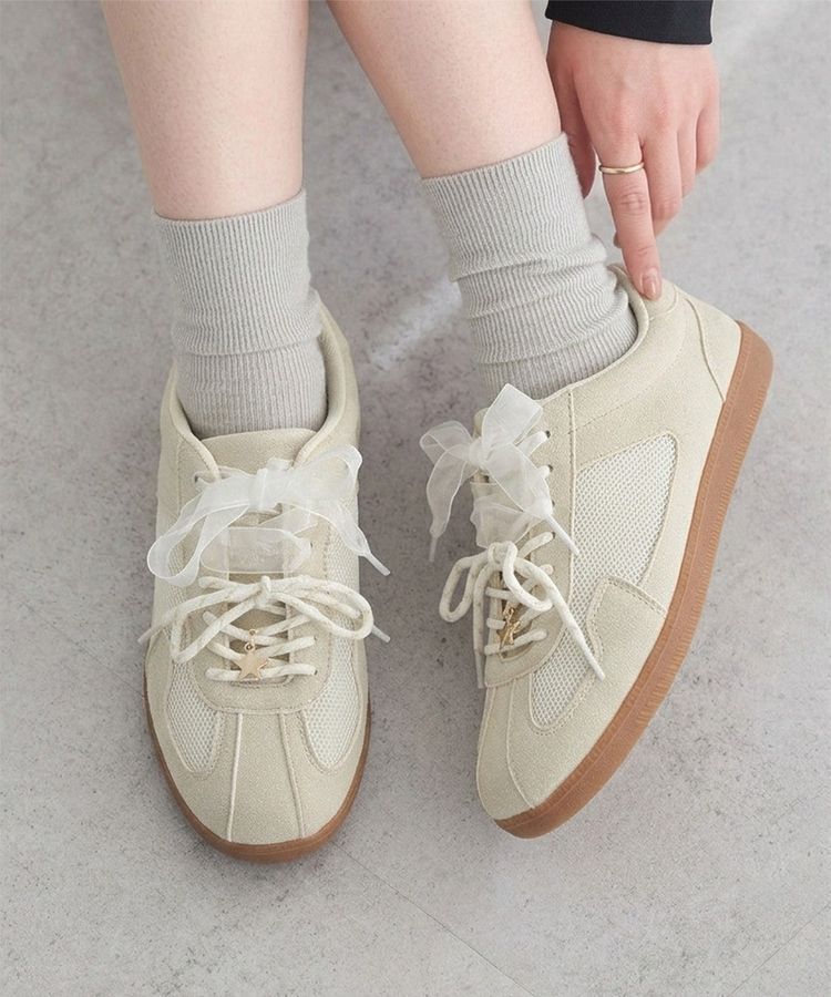 earth music&ecology「チャーム付きWリボンスニーカー」|スニーカー|Beige