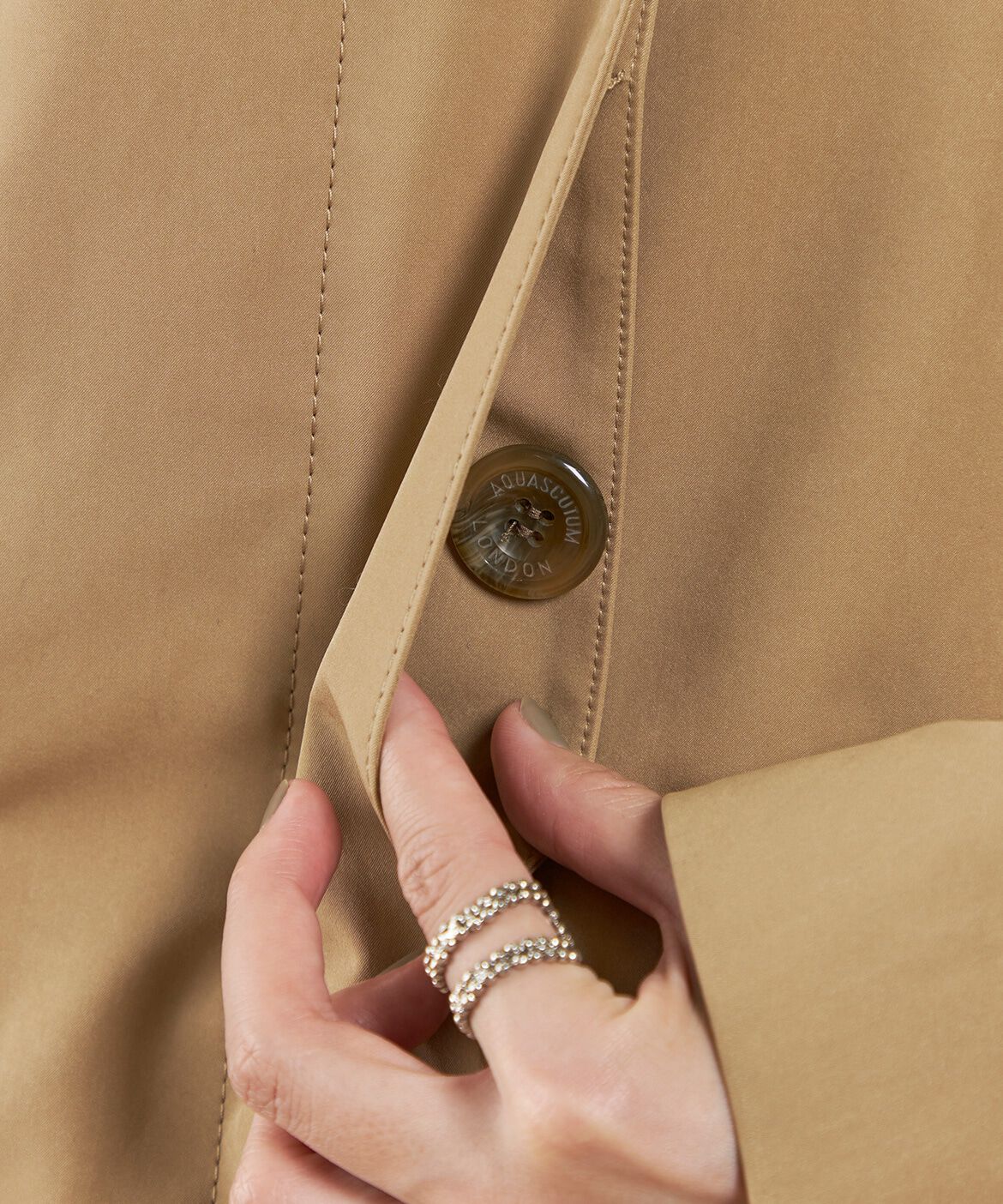 INED「コクーンシルエットステンカラーコート《Aquascutum》」|ステンカラーコート|