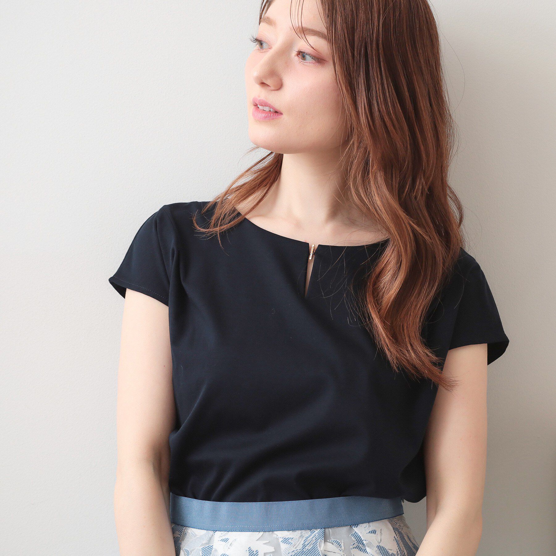 index「【接触冷感】ビジューキーネックフレンチトップス《UVケア／洗濯機OK／XS～3L／8col》」|Tシャツ・カットソー|ネイビー(094)