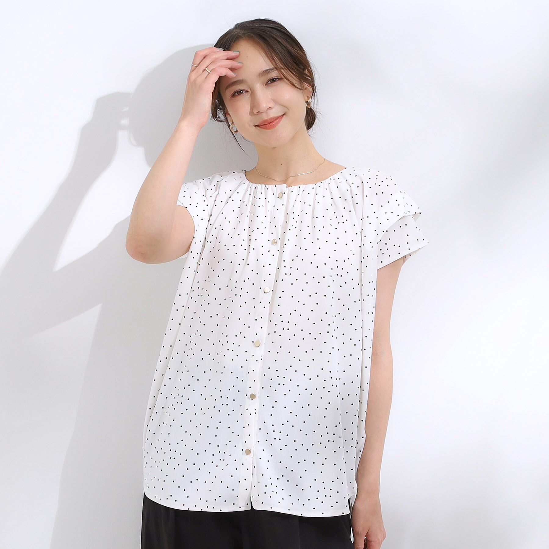SHOO･LA･RUE「【S-LL/ひんやり】きちんと見えで好印象 ドット柄デザイントップス」|シャツ・ブラウス|