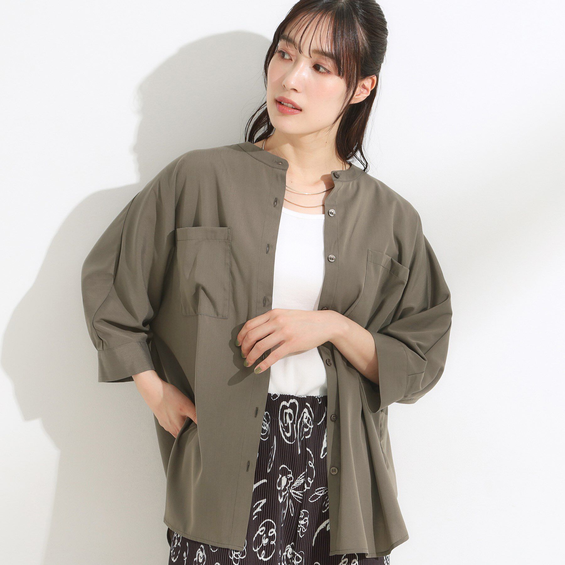 SHOO･LA･RUE「【S-LL/洗濯後しわになりにくい】コットン風 前あきドルマンブラウス」|シャツ・ブラウス|カーキ(027)