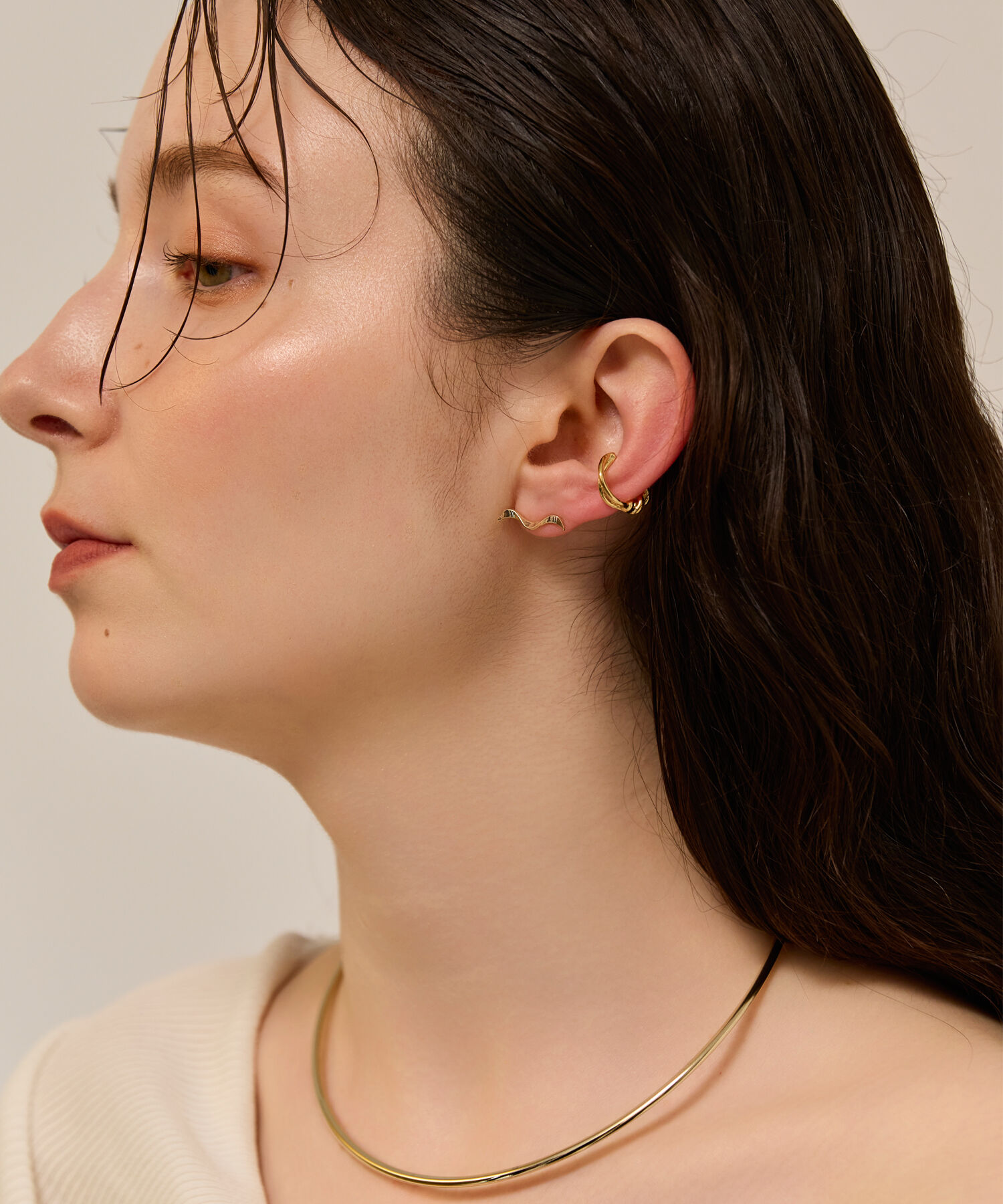 Phoebe「【金属アレルギー対応】メタルウェーブクローラーイヤリング　ゴールド/ニッケルフリー」|イヤリング|
