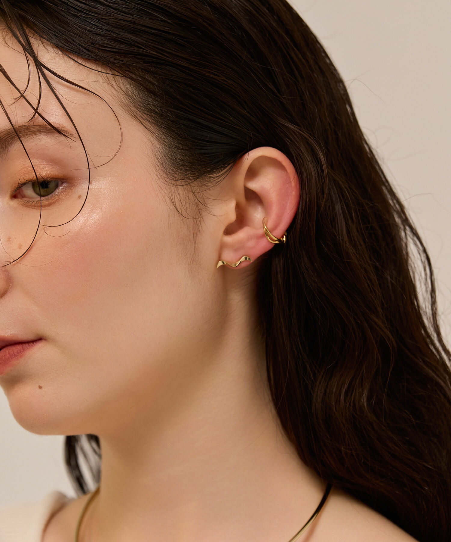 Phoebe「【金属アレルギー対応】メタルウェーブクローラーイヤリング　ゴールド/ニッケルフリー」|イヤリング|