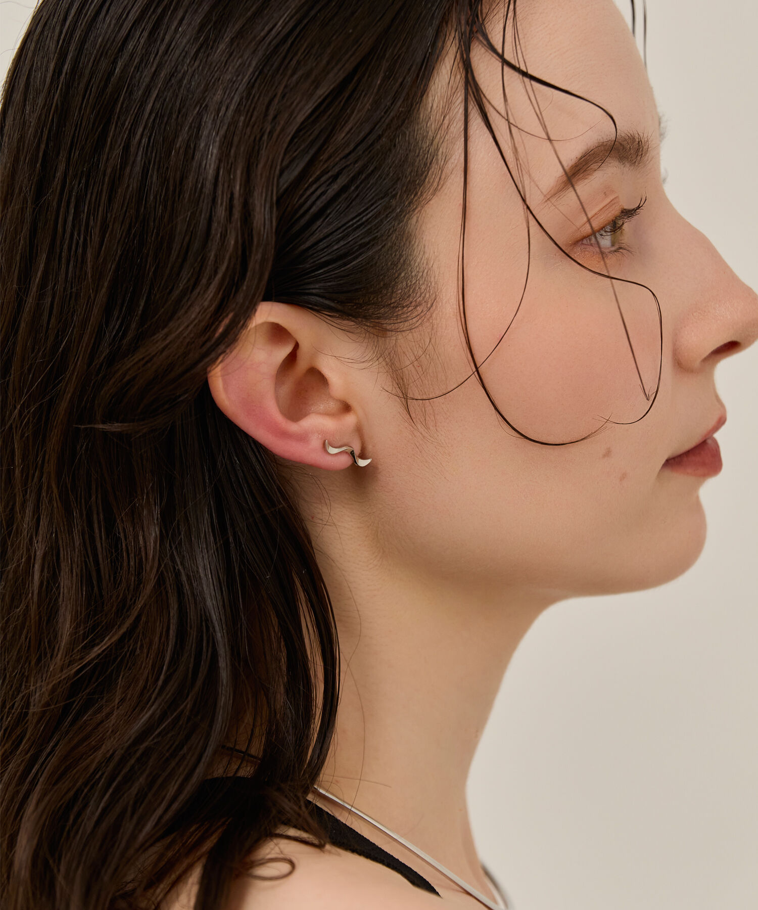 Phoebe「【金属アレルギー対応】メタルウェーブクローラーイヤリング　シルバー/ニッケルフリー」|イヤリング|