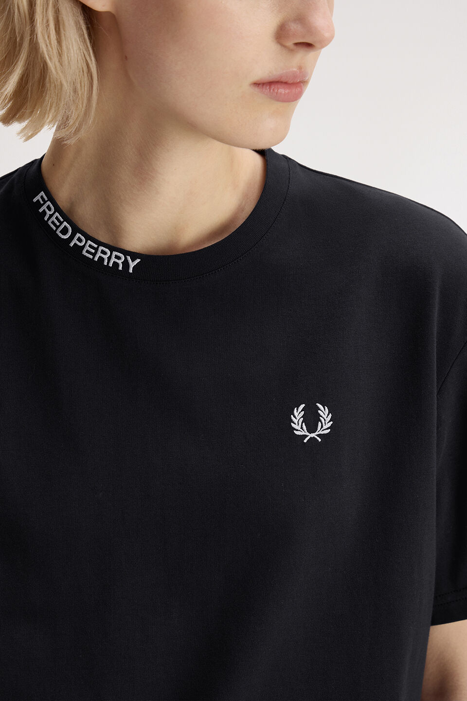 FRED PERRY 「Embroidered T-Shirt／レターロゴTシャツ」|Tシャツ・カットソー|