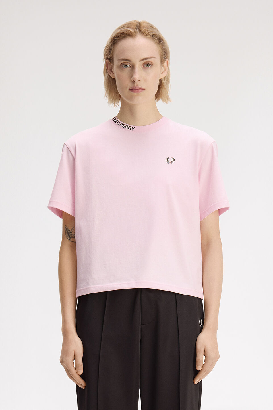 FRED PERRY 「Embroidered T-Shirt／レターロゴTシャツ」|Tシャツ・カットソー|