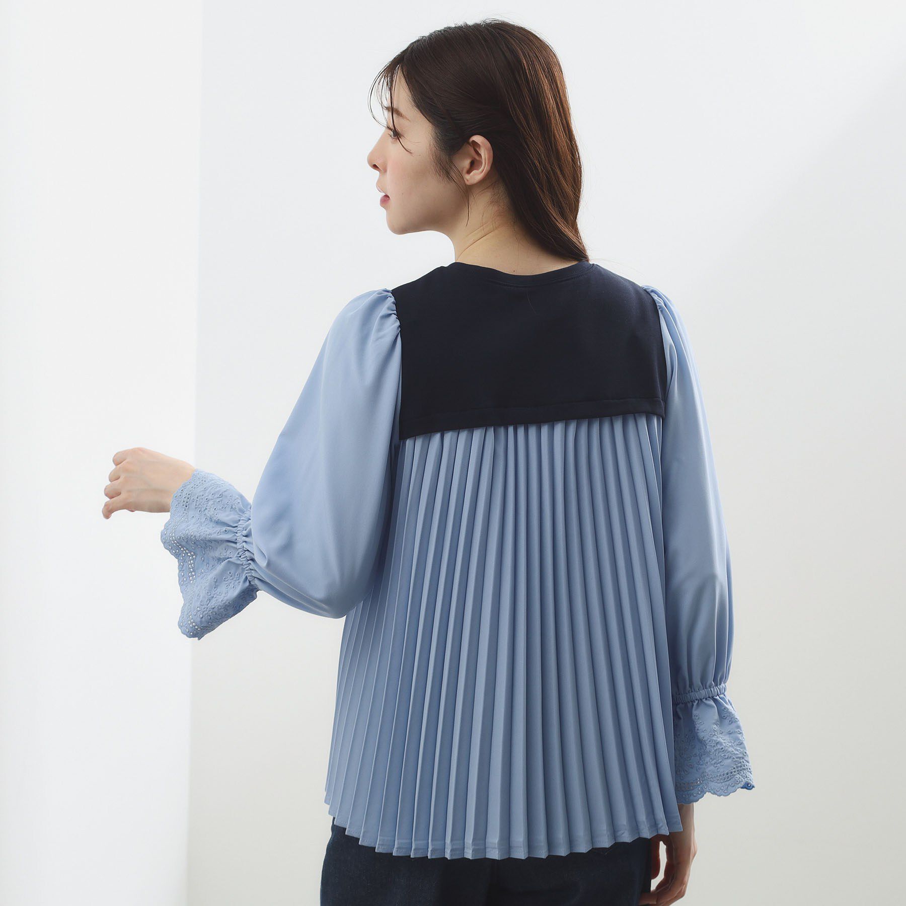 grove「【洗える・体型カバー】袖口レース・バックプリーツトップス」|Tシャツ・カットソー|