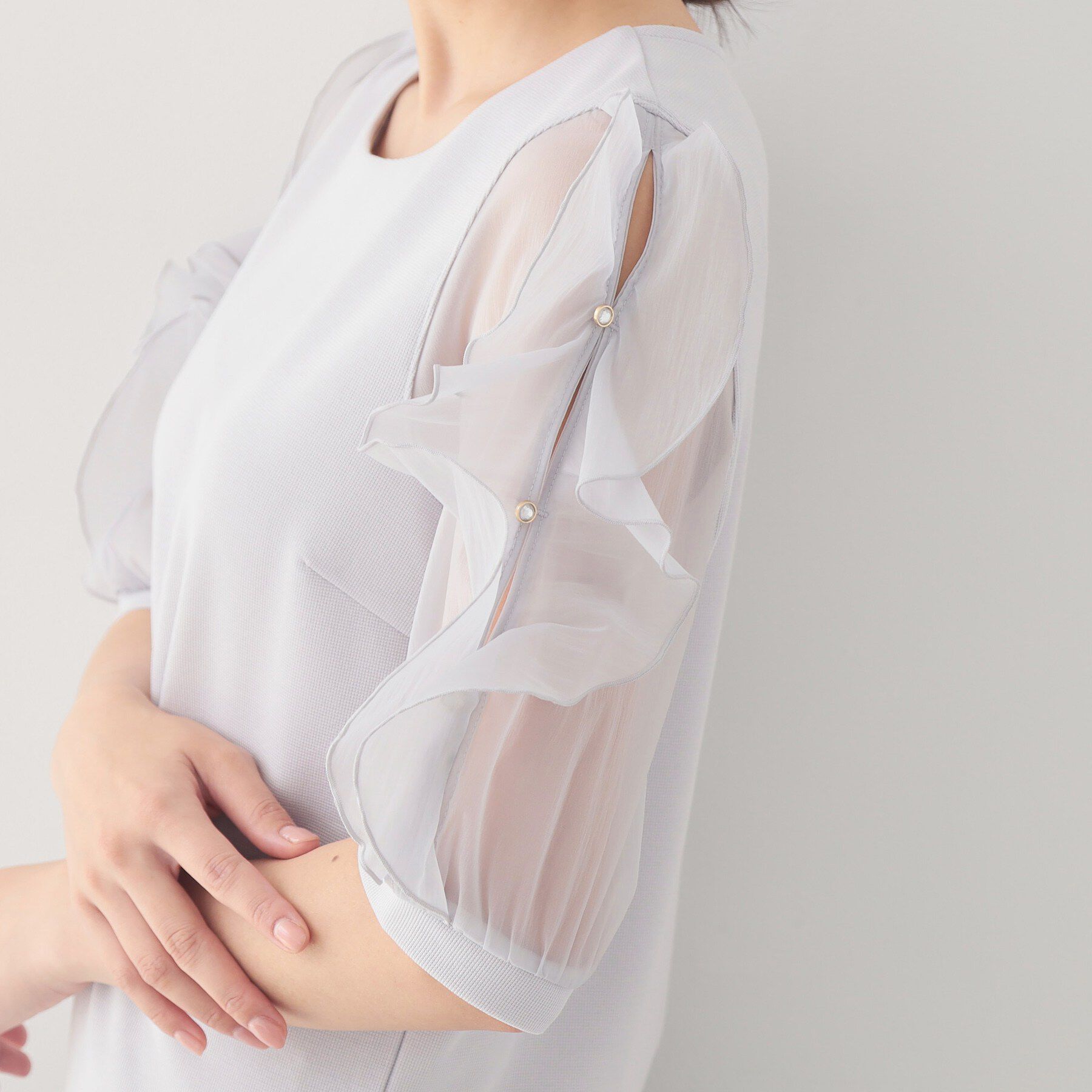 index「【接触冷感／UVケア】オーガンフリルスリットトップス《洗濯機OK》」|Tシャツ・カットソー|