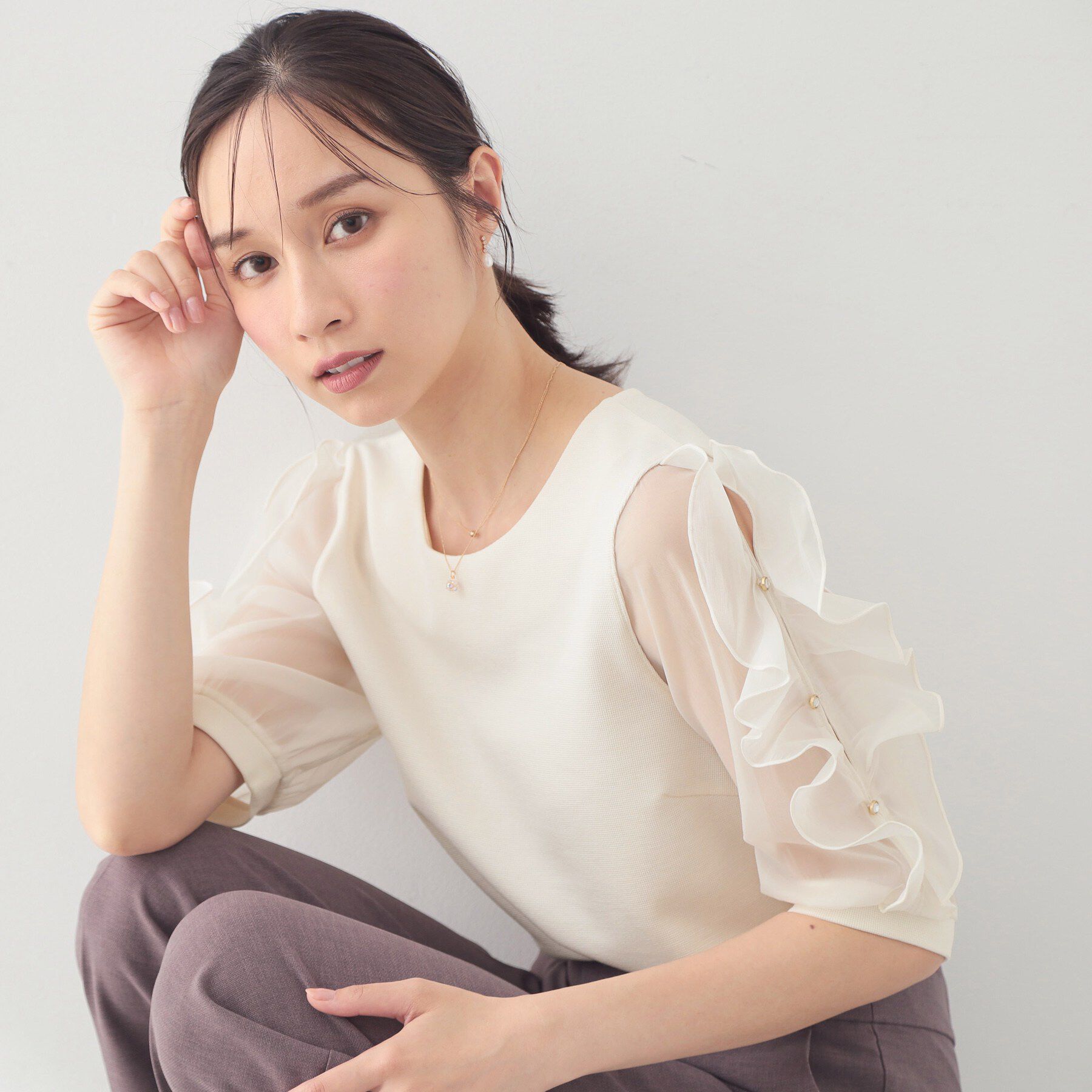 index「【接触冷感／UVケア】オーガンフリルスリットトップス《洗濯機OK》」|Tシャツ・カットソー|オフホワイト(803