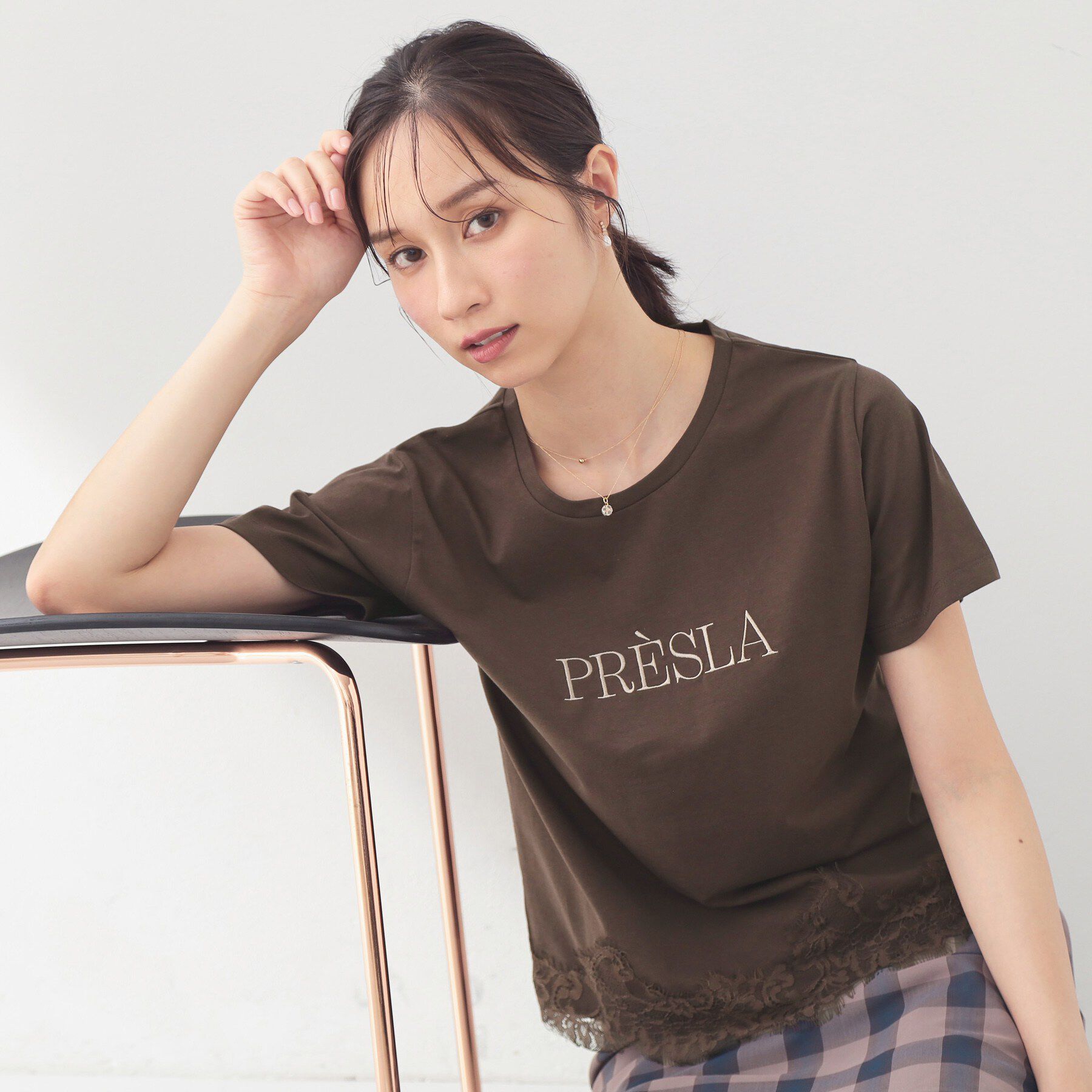 index「【接触冷感／UVケア】裾レースロゴTシャツ《洗濯機OK》」|Tシャツ・カットソー|ブラウン(044)