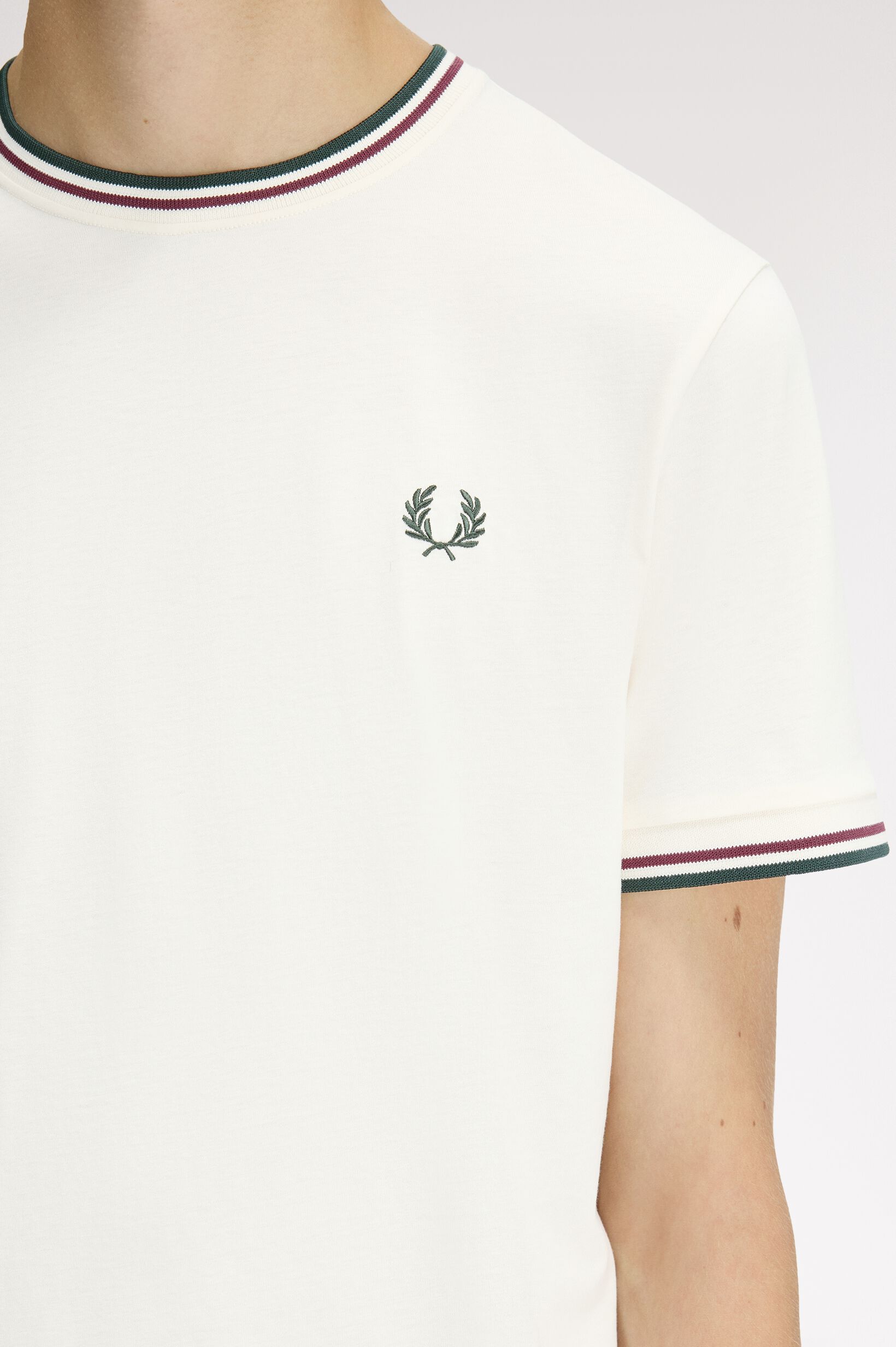 FRED PERRY 「Twin Tipped T-Shirt／ティップラインTシャツ M1588V」|Tシャツ・カットソー|