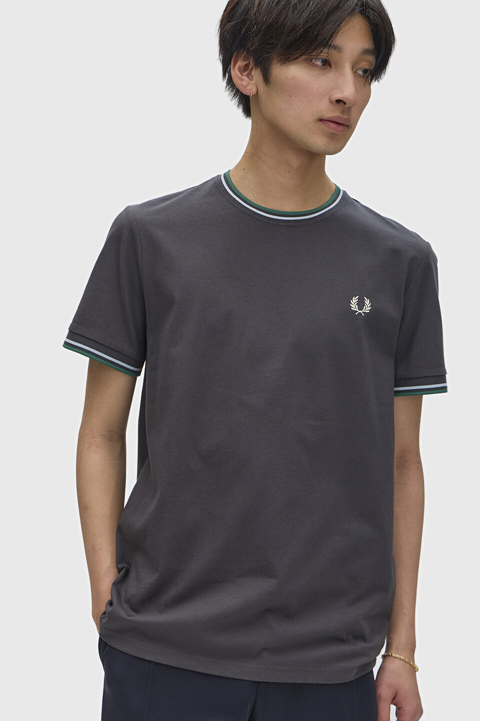 FRED PERRY 「Twin Tipped T-Shirt／ティップラインTシャツ M1588V」|Tシャツ・カットソー|ANCHOR GREY