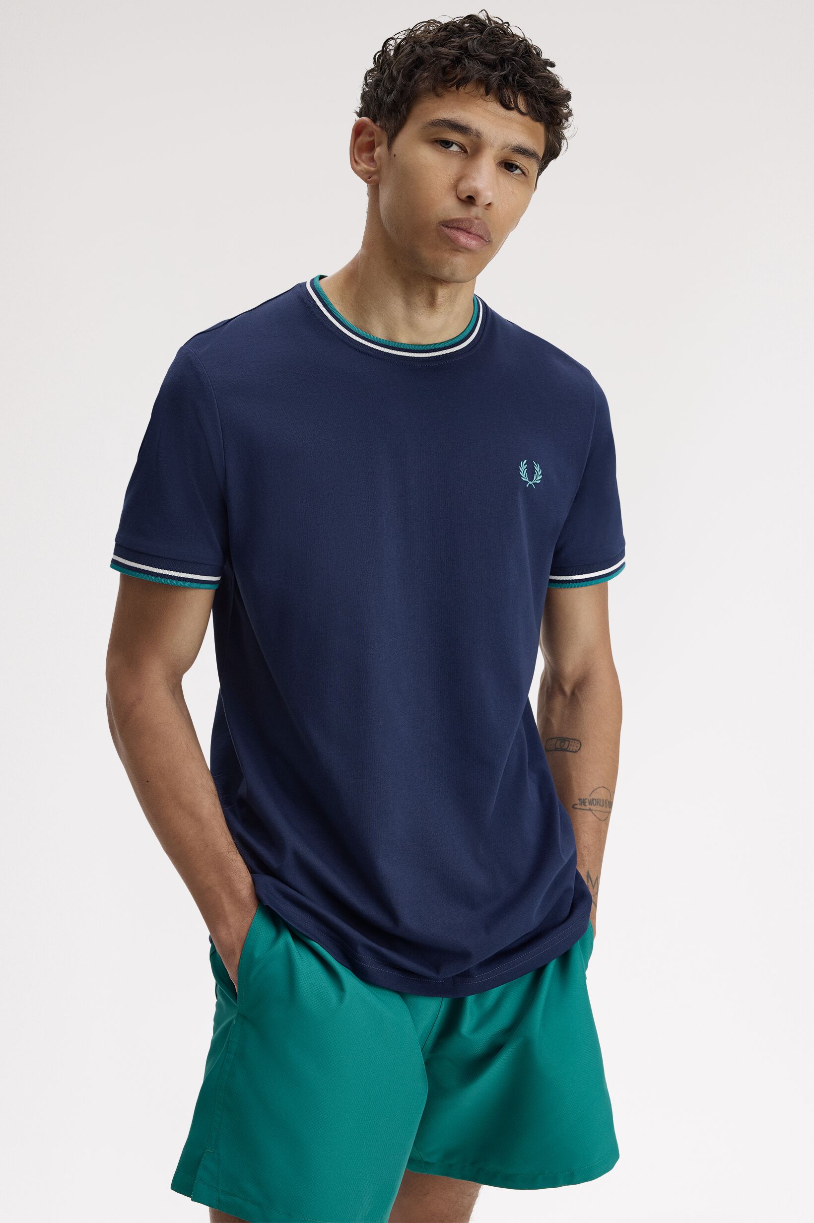 FRED PERRY 「Twin Tipped T-Shirt／ティップラインTシャツ M1588V」|Tシャツ・カットソー|