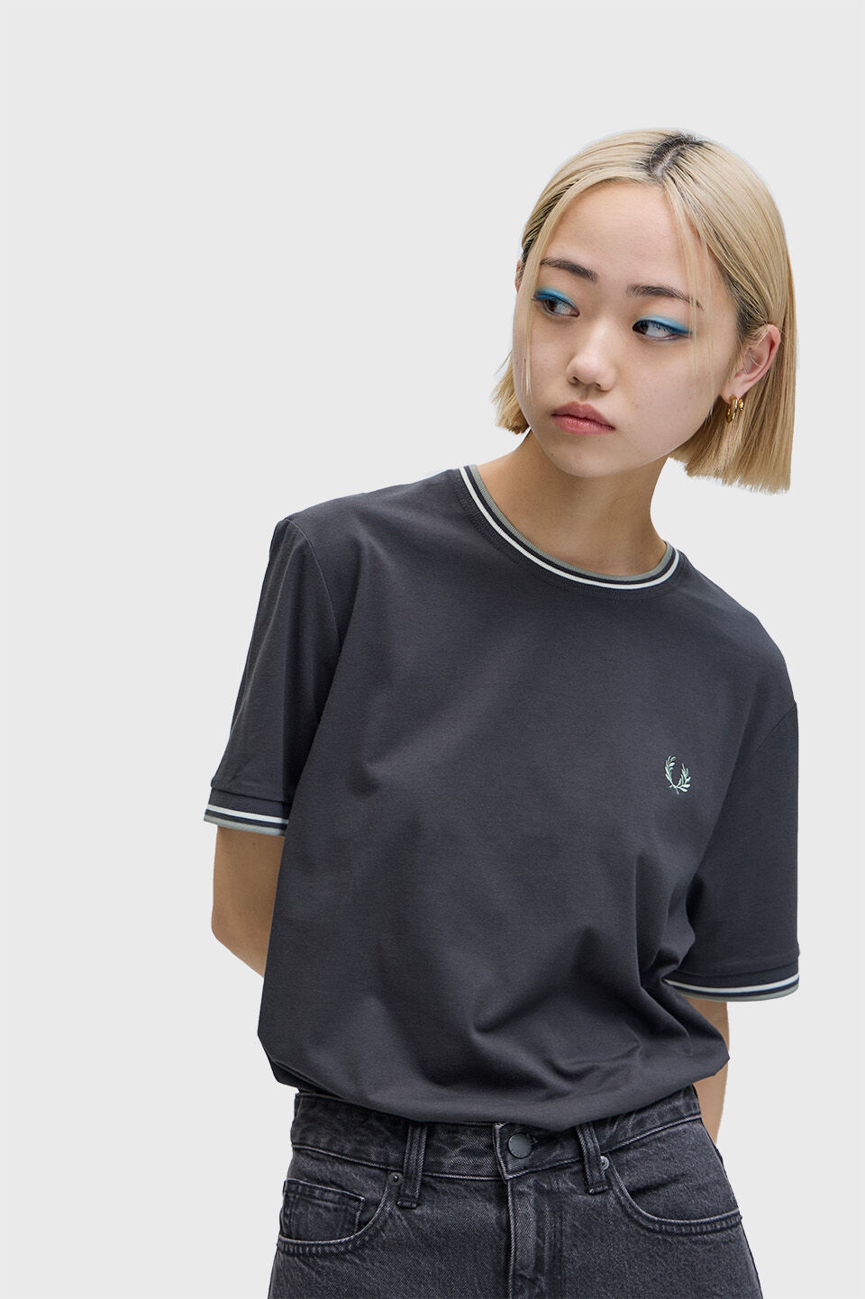FRED PERRY 「Twin Tipped T-Shirt／ティップラインTシャツ M1588V」|Tシャツ・カットソー|ANCHOR GREY