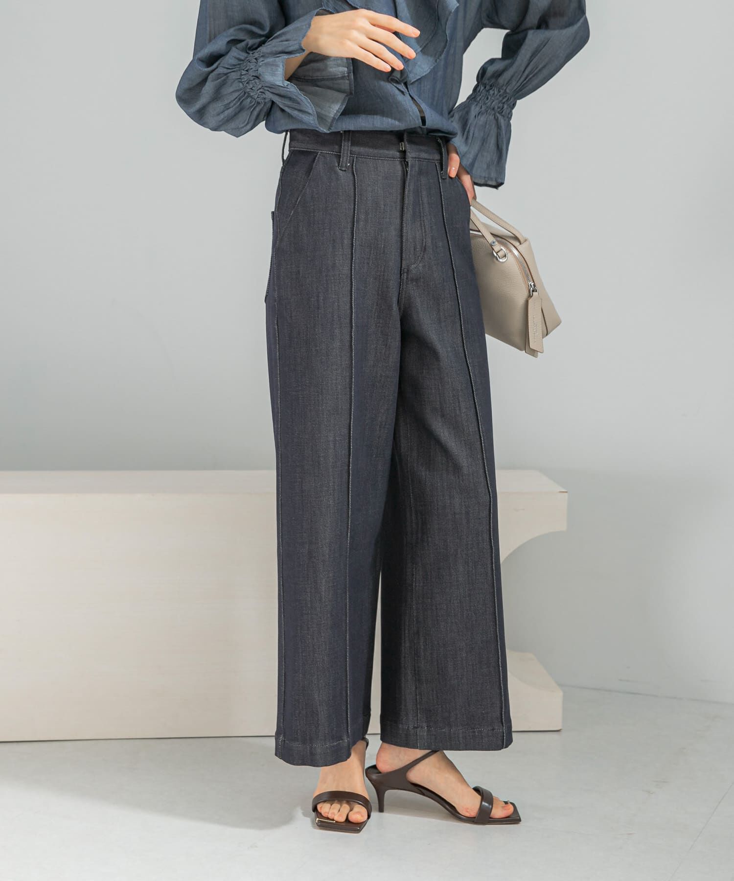 URBAN RESEARCH ROSSO「ピンタックストレッチワイドデニムパンツ」|デニム|インディゴブルー