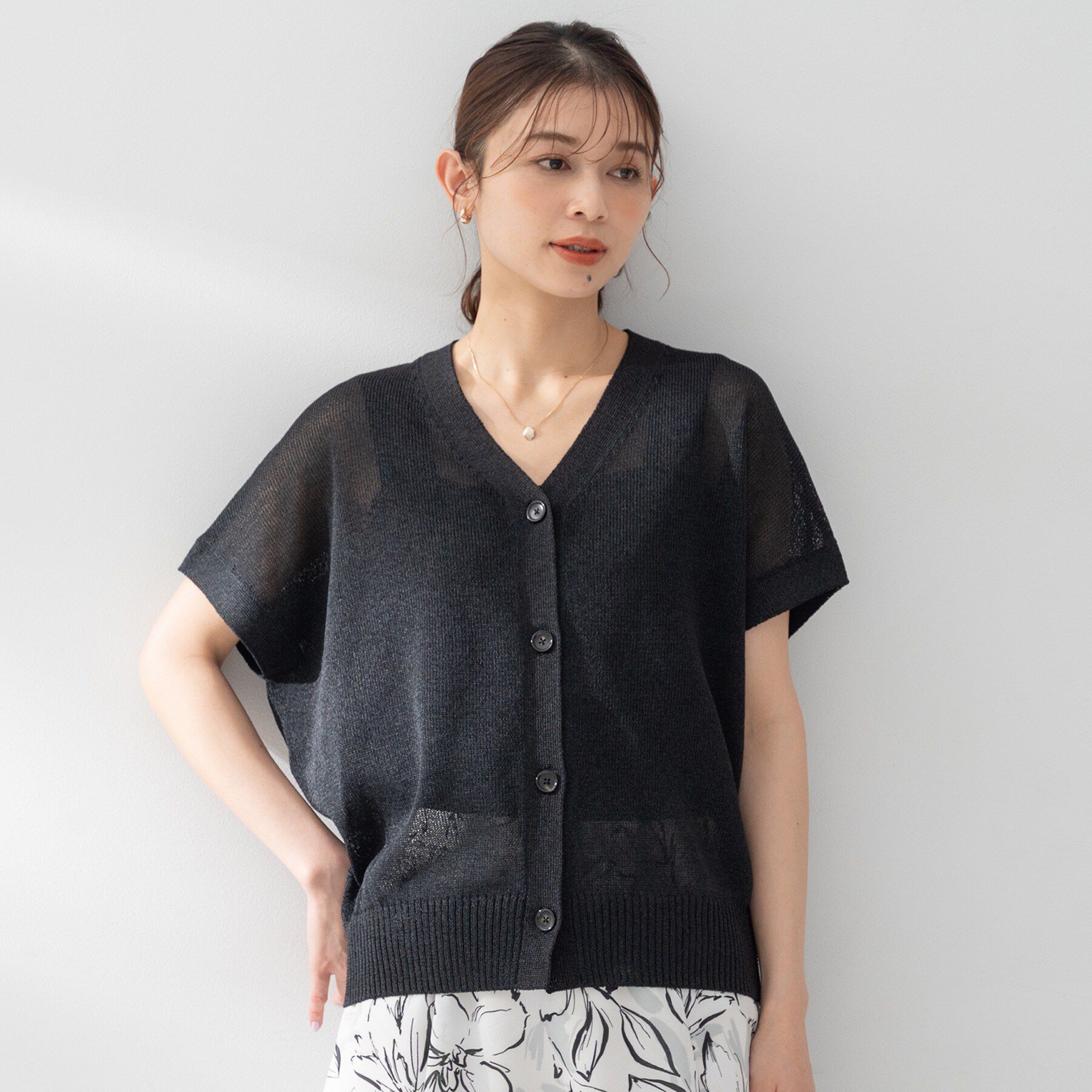UNTITLED「【洗える/清涼感】ドライタッチスリーブレスカーディガン」|カーディガン|ブラック(019)