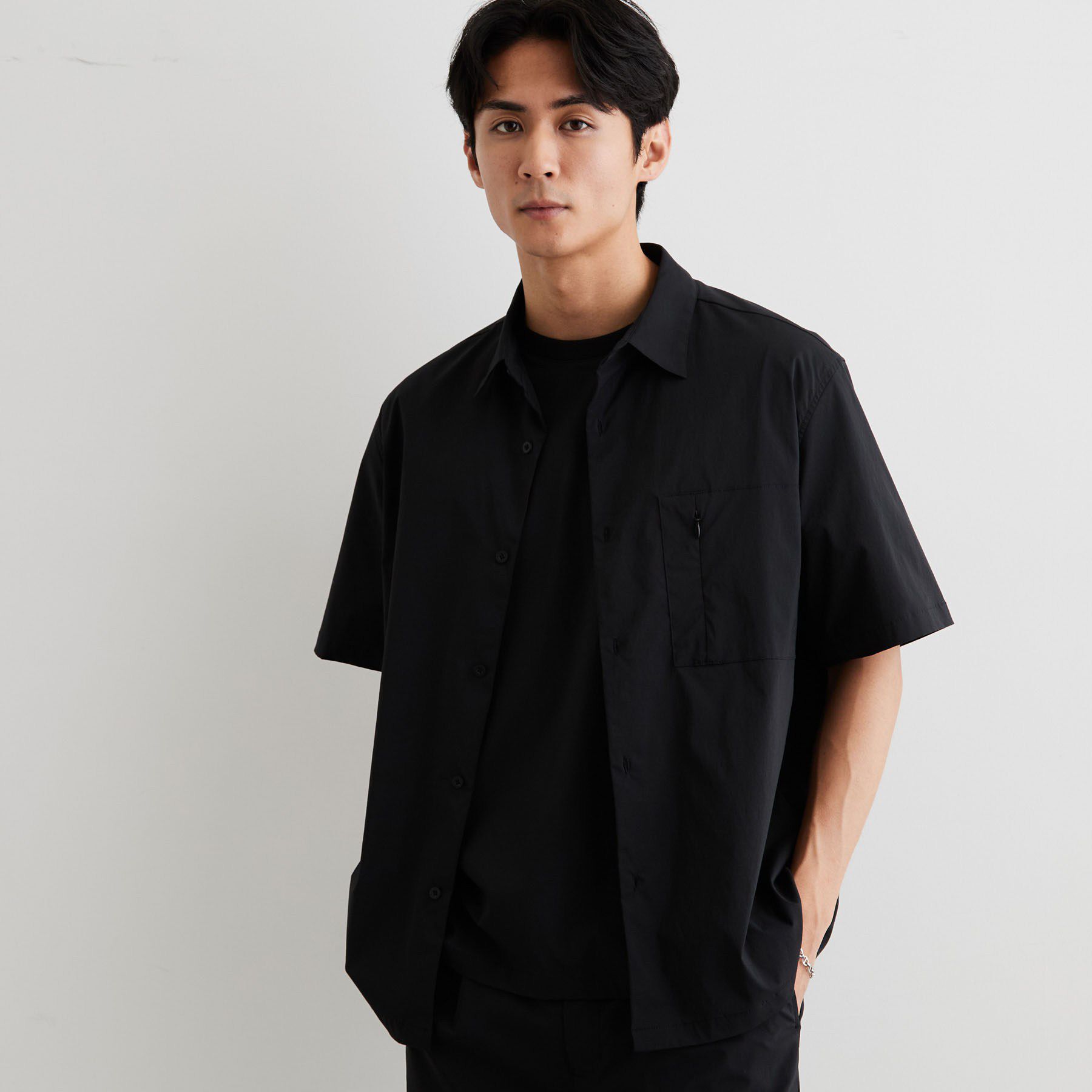 THE SHOP TK「【洗濯機OK/セットアップ可】ナイロンストレッチ半袖シャツ」|シャツ・ブラウス|ブラック(019)