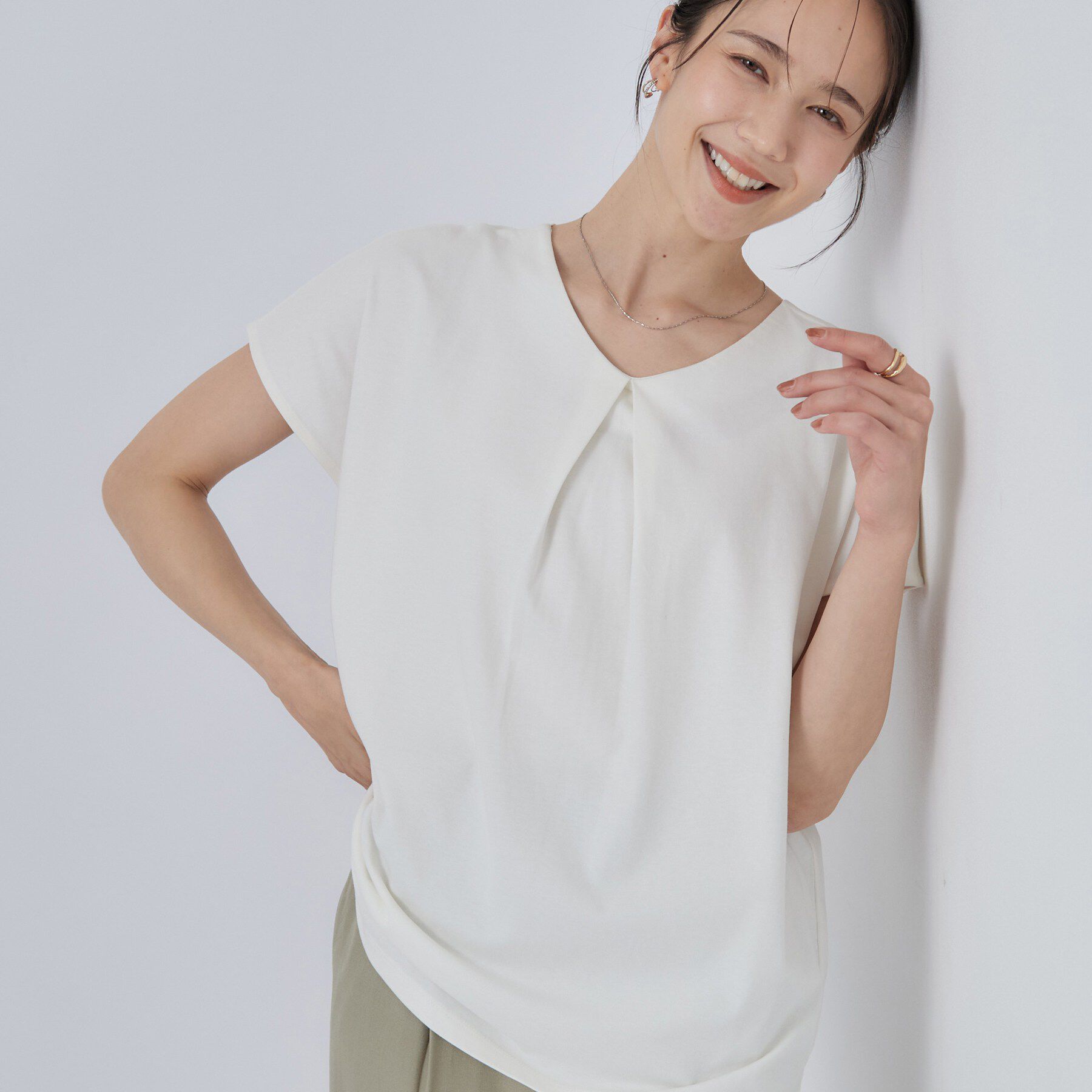 SHOO･LA･RUE「【ひんやり/前後2WAY/S-LL】楽に着られて好印象 やわらかトップス」|Tシャツ・カットソー|ホワイト(001)