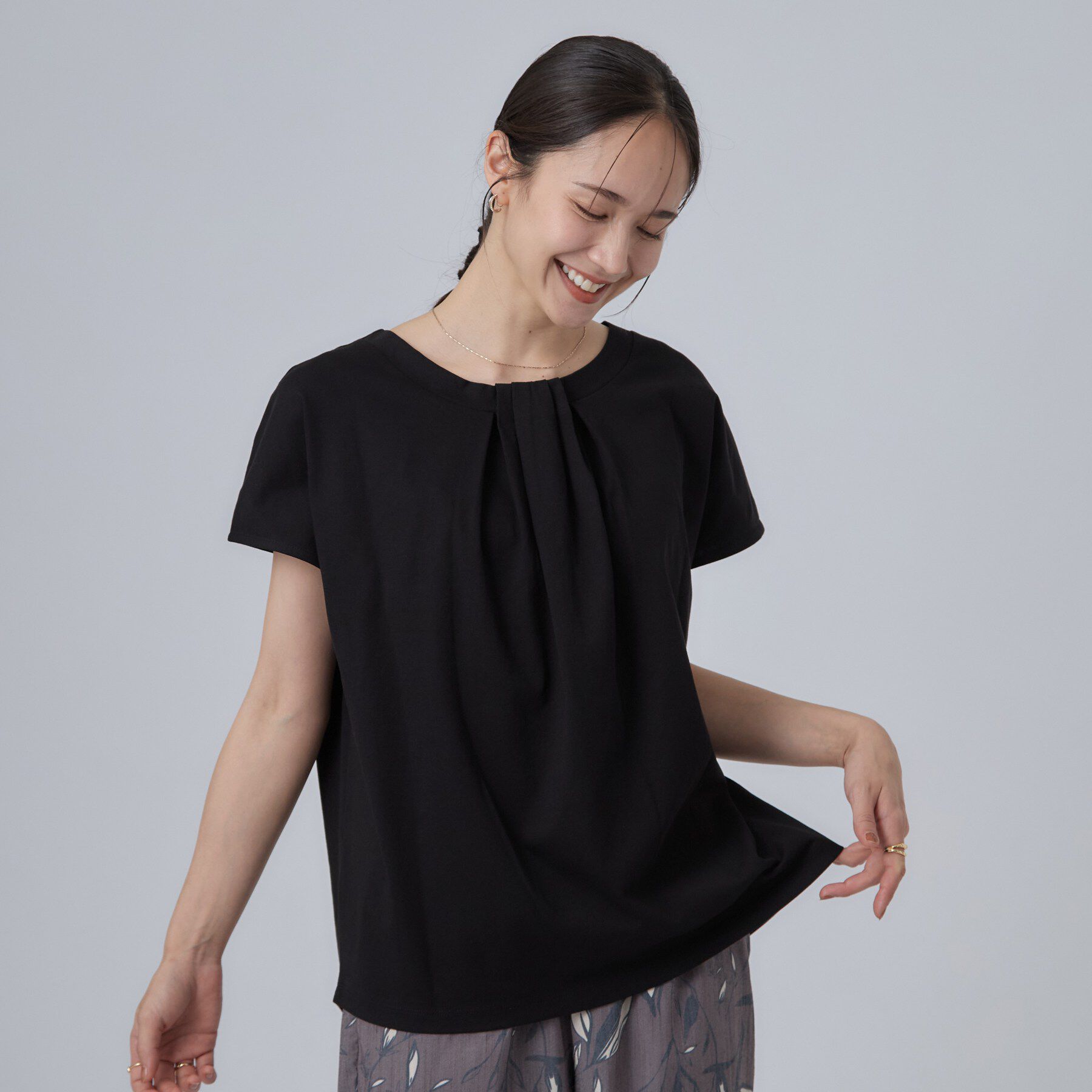SHOO･LA･RUE「【ひんやり/前後2WAY/S-LL】楽に着られて好印象 やわらかトップス」|Tシャツ・カットソー|