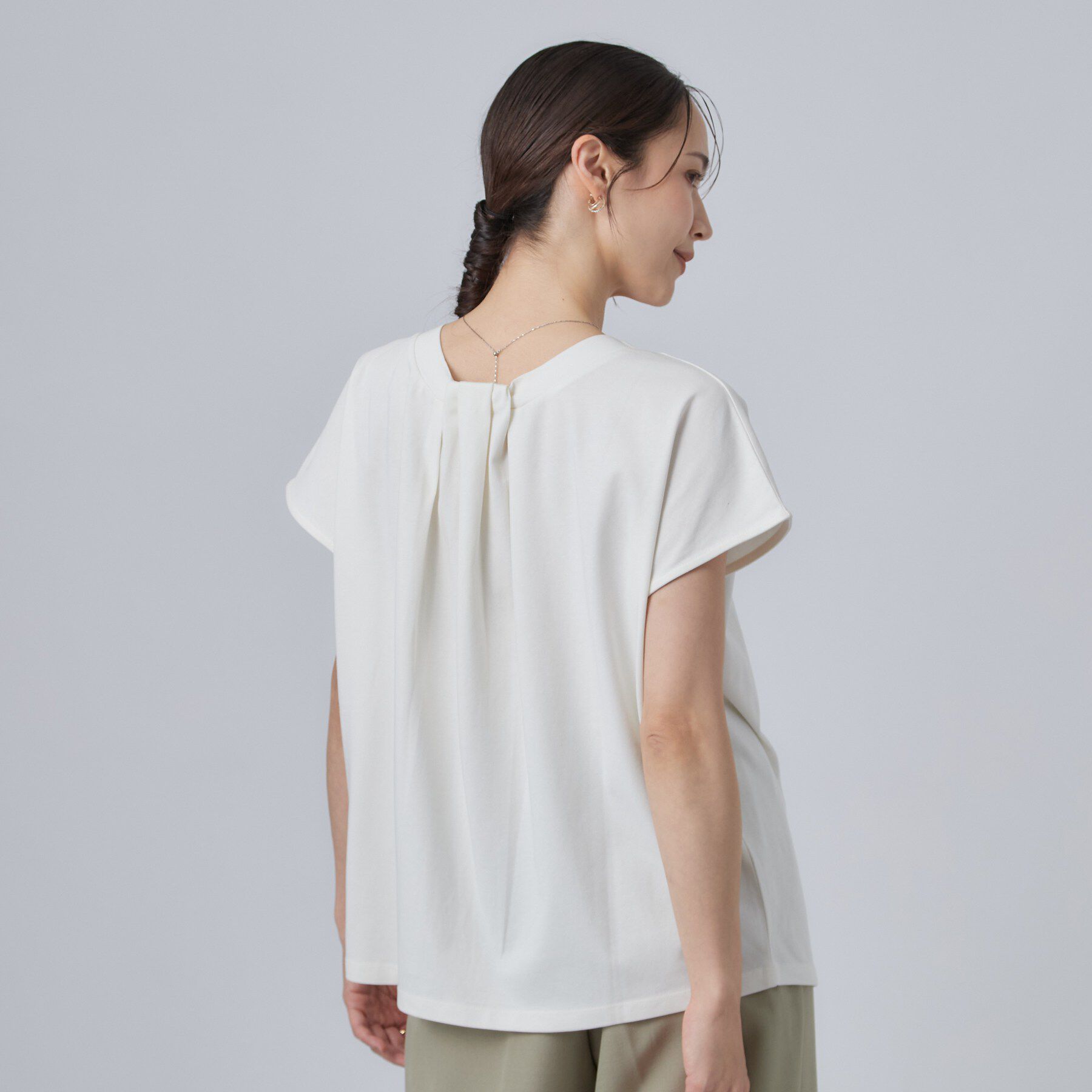 SHOO･LA･RUE「【ひんやり/前後2WAY/S-LL】楽に着られて好印象 やわらかトップス」|Tシャツ・カットソー|