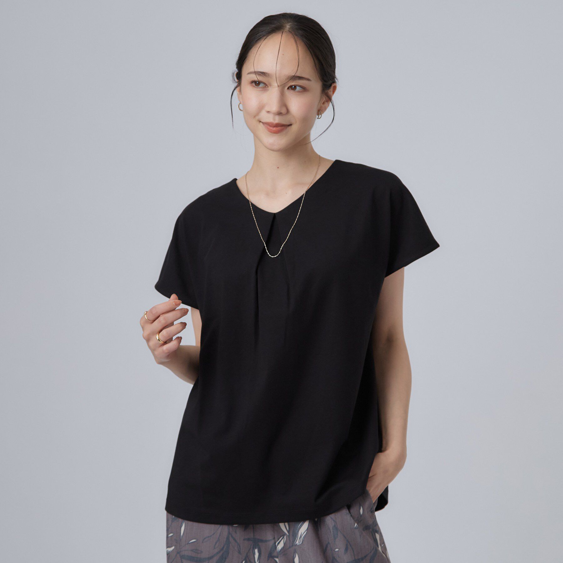 SHOO･LA･RUE「【ひんやり/前後2WAY/S-LL】楽に着られて好印象 やわらかトップス」|Tシャツ・カットソー|