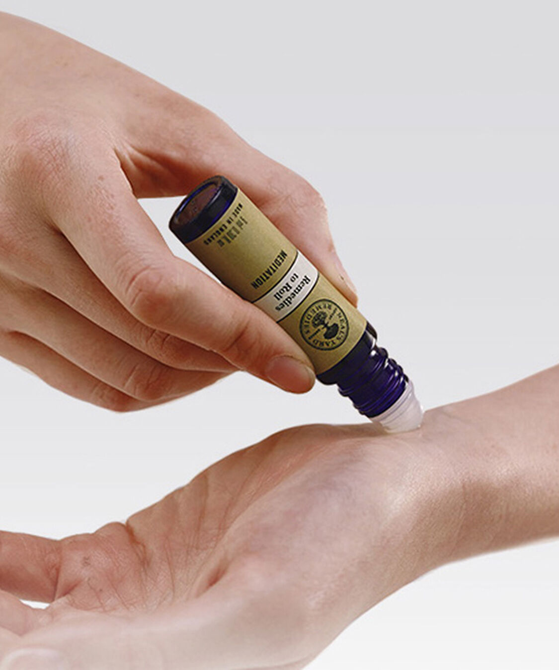 NEAL&rsquo;S YARD REMEDIES「アロマパルス ウーマンズバランス 9mL」|香水・フレグランス|