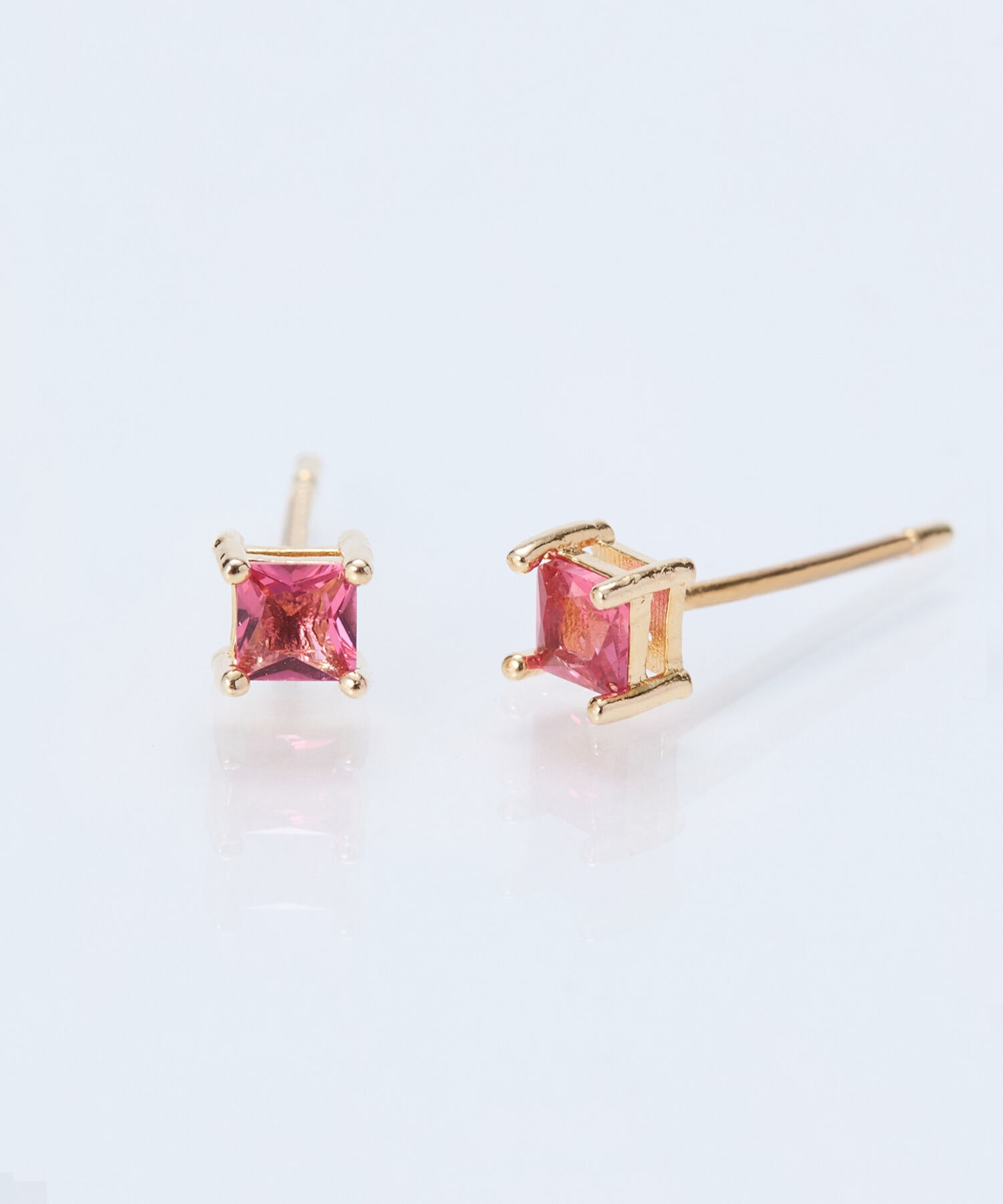 Phoebe「シャインフレームスクエアピアス　レッド」|ピアス|