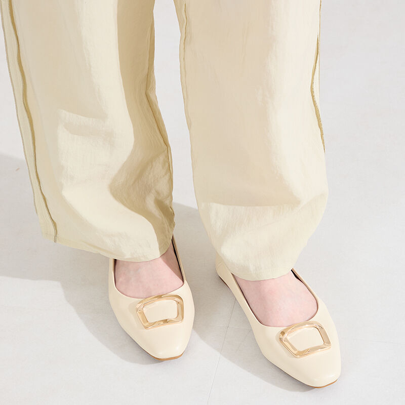 WA Oriental TRaffic「●2026春夏新作●ゴールドモチーフフラットパンプス/62109」|パンプス|BEIGE