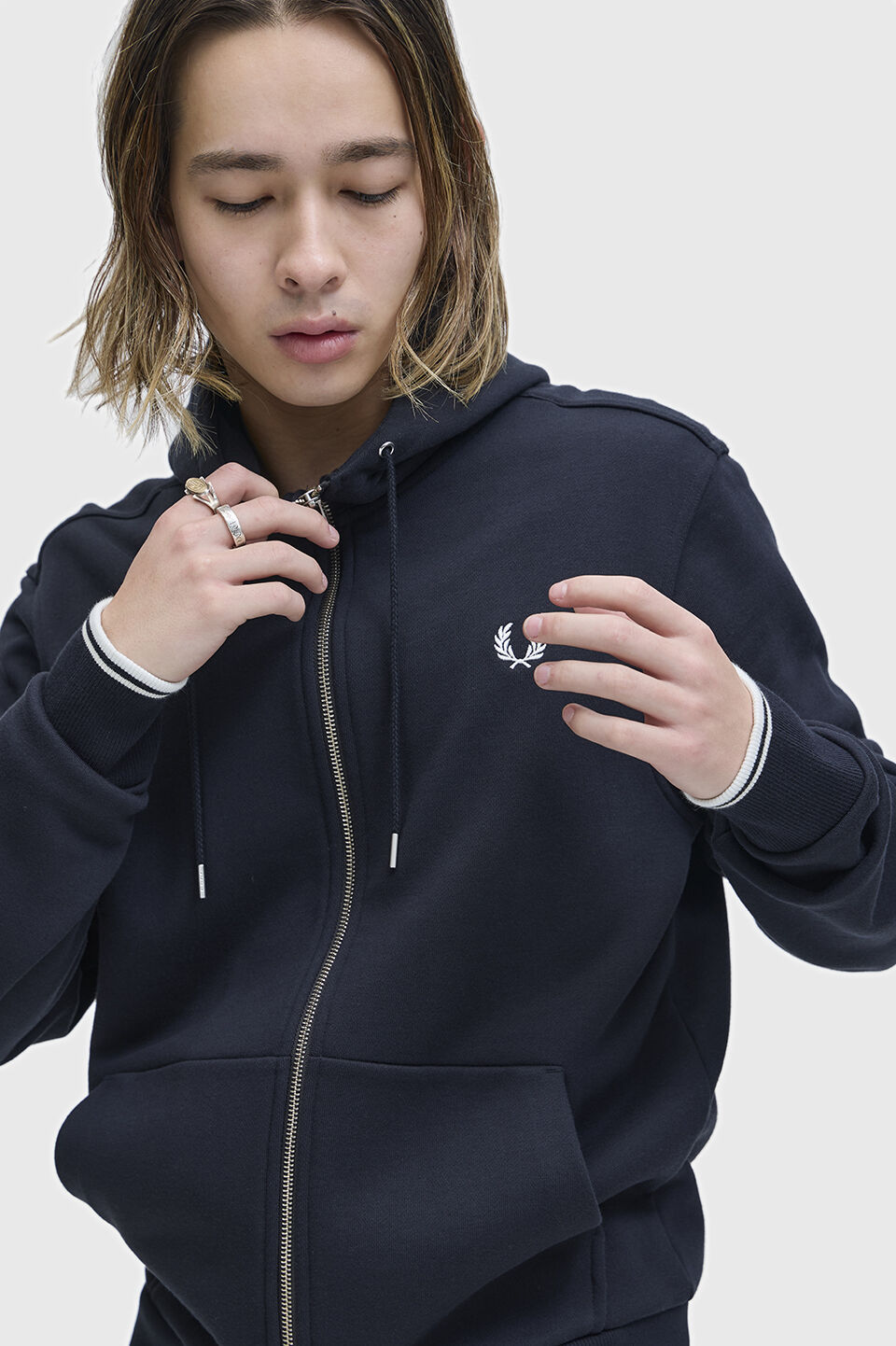 FRED PERRY 「Hooded Zip Through Sweatshirt／フードジップアップパーカー」|スウェット・ジャージ|BLACK