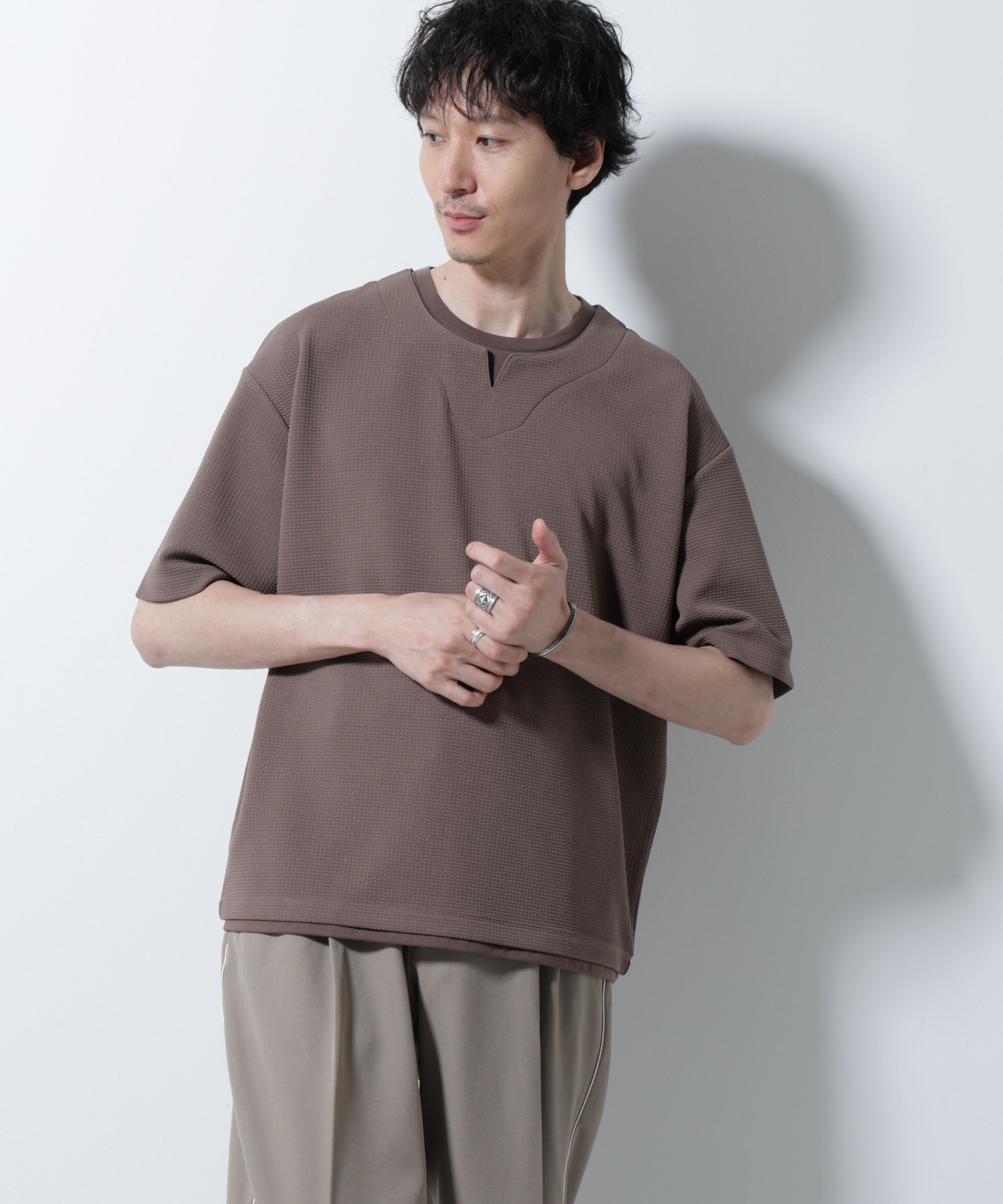nano･universe「フェイクレイヤードキーネックTシャツ 半袖」|Tシャツ・カットソー|