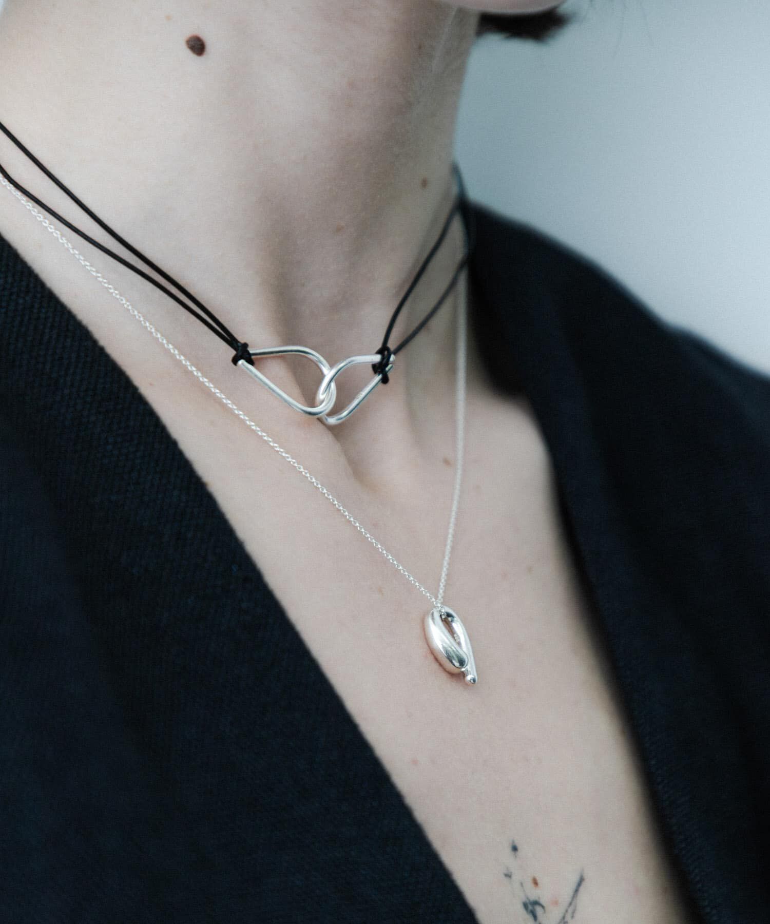SMELLY「SMELLY so&rsquo;　asymmetric solid necklace」|ネックレス|