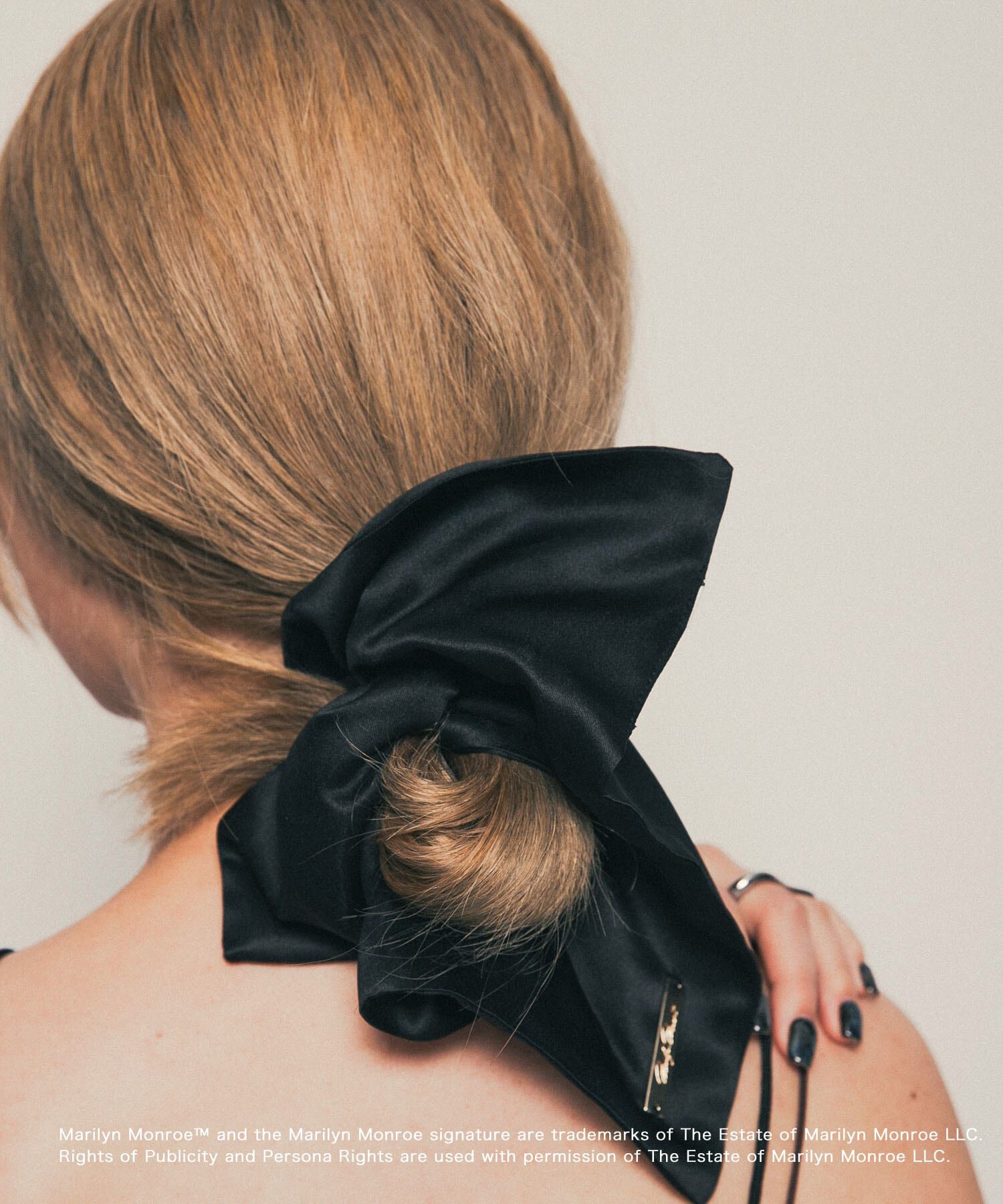 SENSE OF PLACE by URBAN RESEARCH「『別注』MARILYNMONROE&times;SENSE OF PLACE　プレートサテンシュシュ」|ヘアゴム・シュシュ|