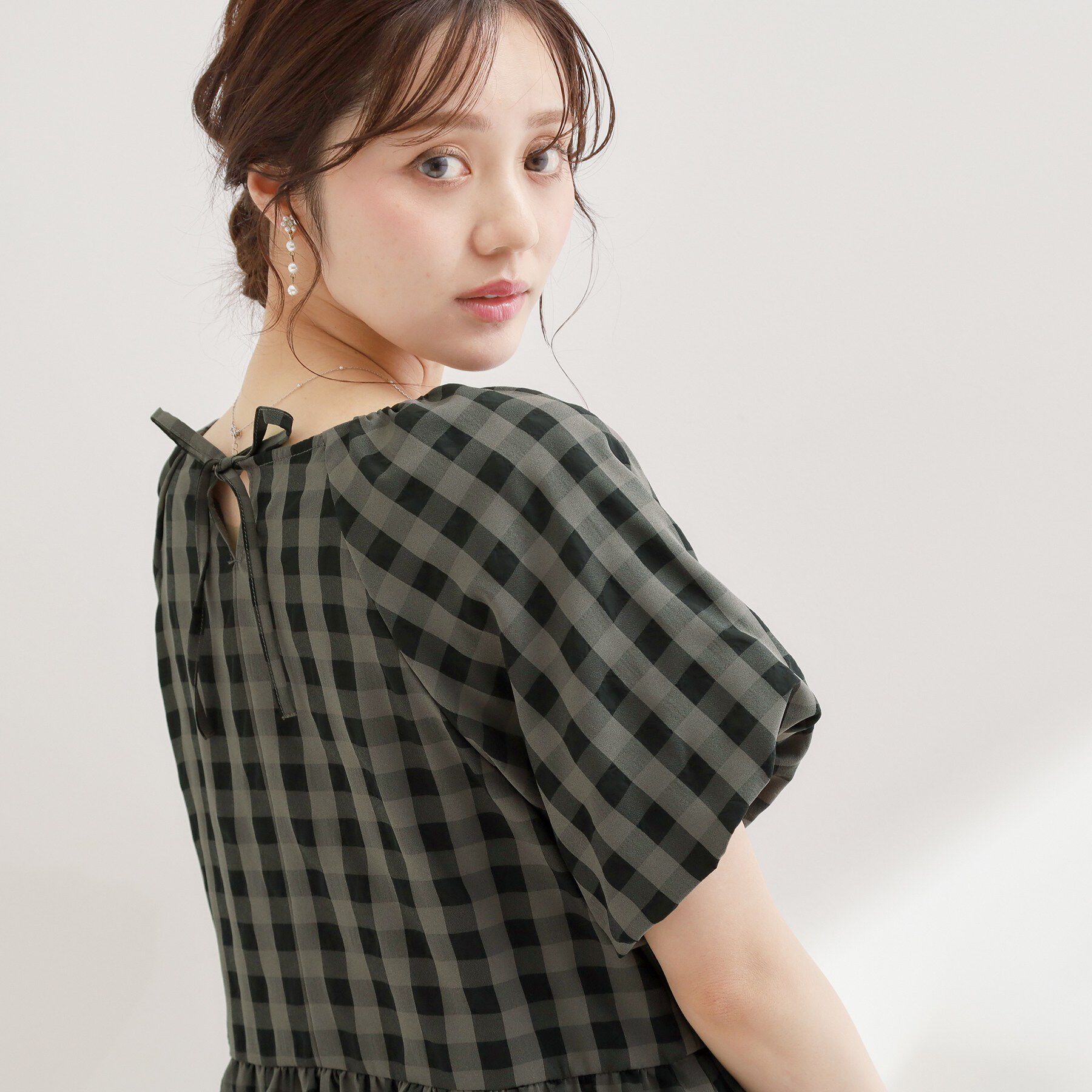 Couture broach「【体型カバー・洗濯機可】ギンガムチェック バルーンスリーブブラウス」|シャツ・ブラウス|