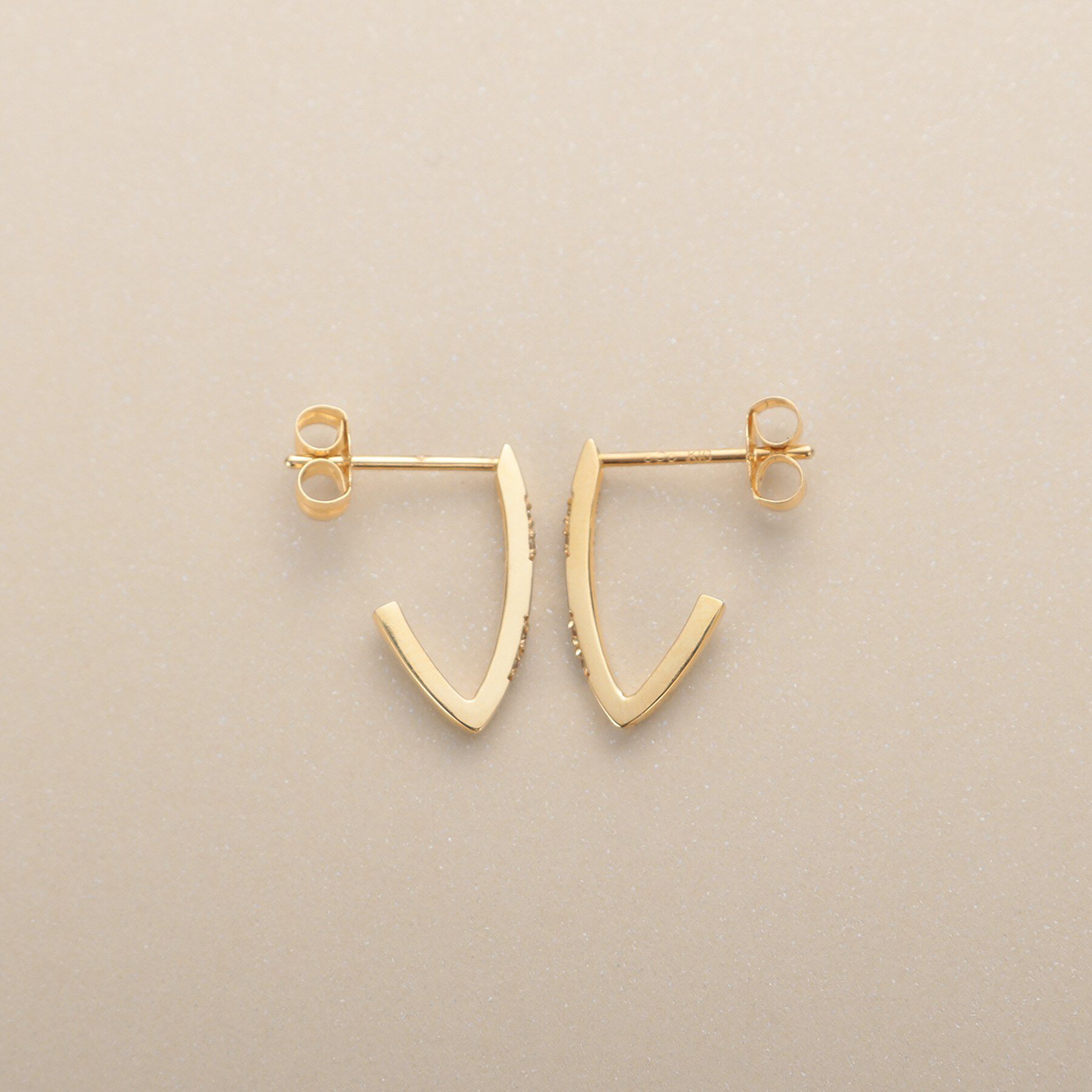 COCOSHNIK「K10ダイヤモンド オルタネ―トLシェイプ スタッドピアス」|ピアス|