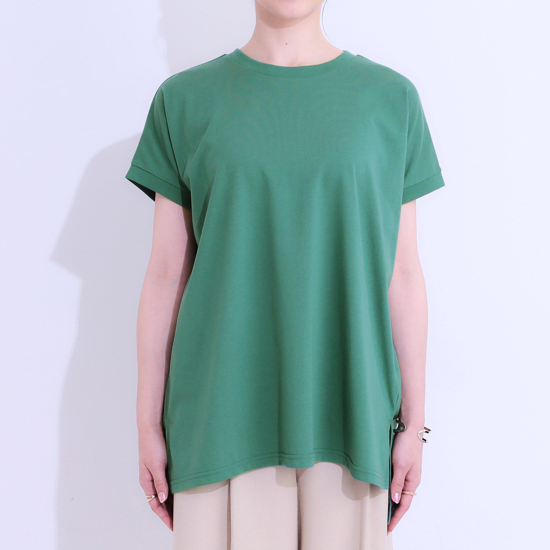 SHOO･LA･RUE「【洗える/S-LL/ひんやり/UV】汗をかいても気になりにくい スリットトップス」|Tシャツ・カットソー|