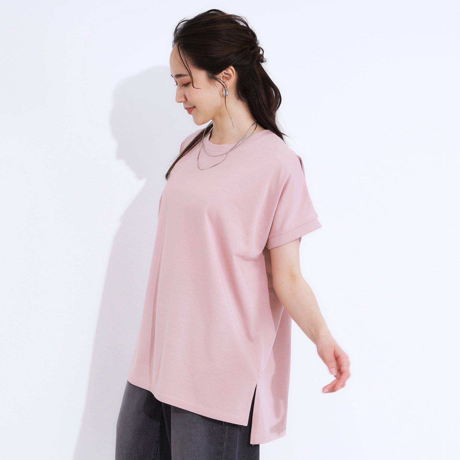 SHOO･LA･RUE「【洗える/S-LL/ひんやり/UV】汗をかいても気になりにくい スリットトップス」|Tシャツ・カットソー|