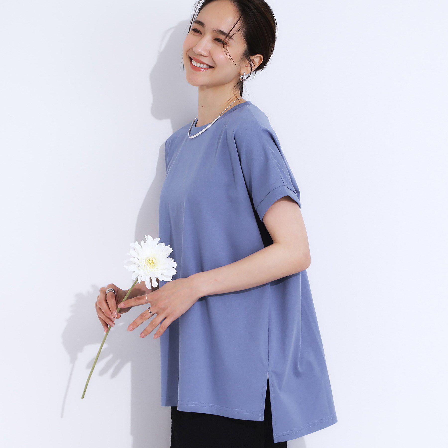 SHOO･LA･RUE「【洗える/S-LL/ひんやり/UV】汗をかいても気になりにくい スリットトップス」|Tシャツ・カットソー|ブルー(092)