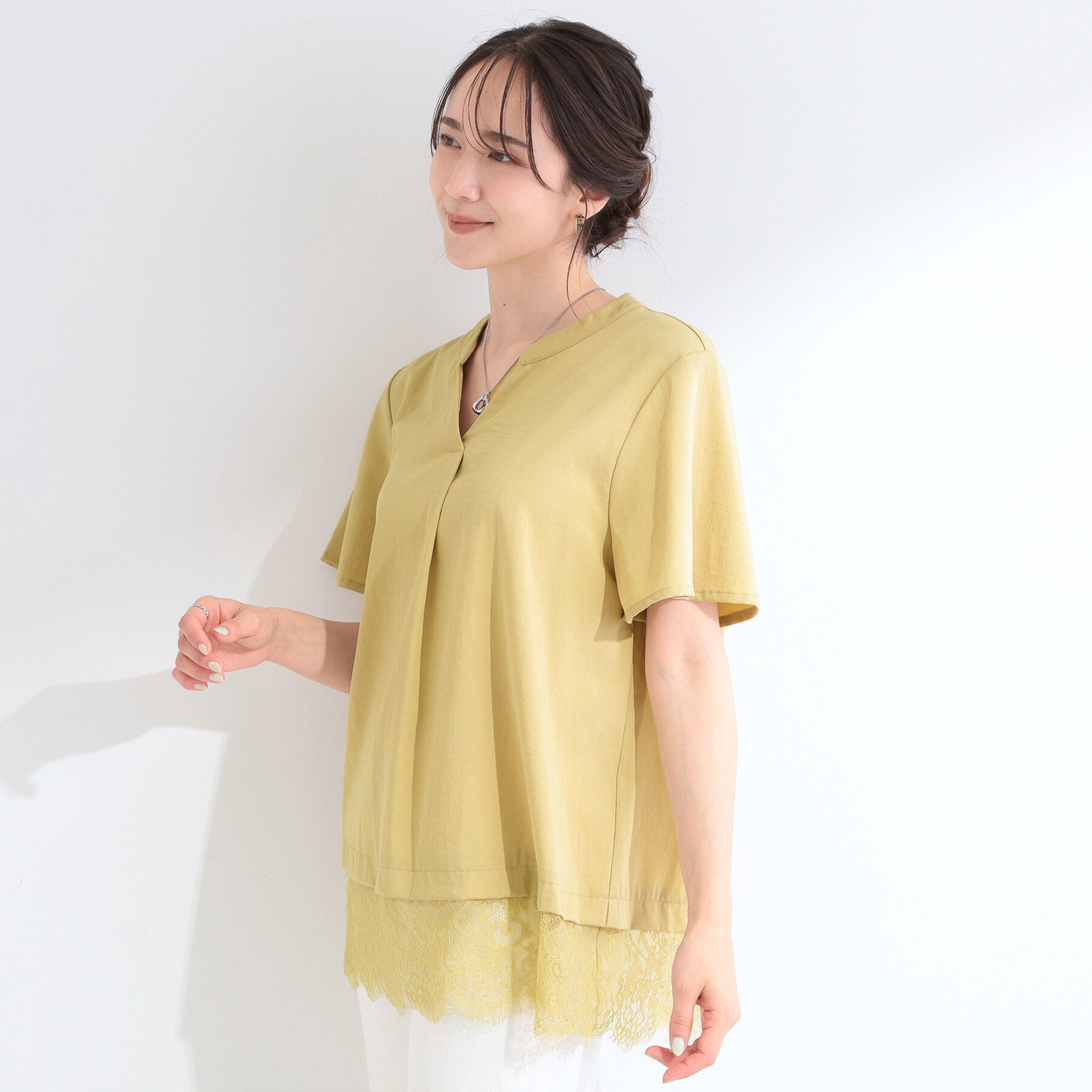 SHOO･LA･RUE「【ひんやり/洗濯機可】軽凛(かろりん) スキッパー裾レースブラウス」|シャツ・ブラウス|