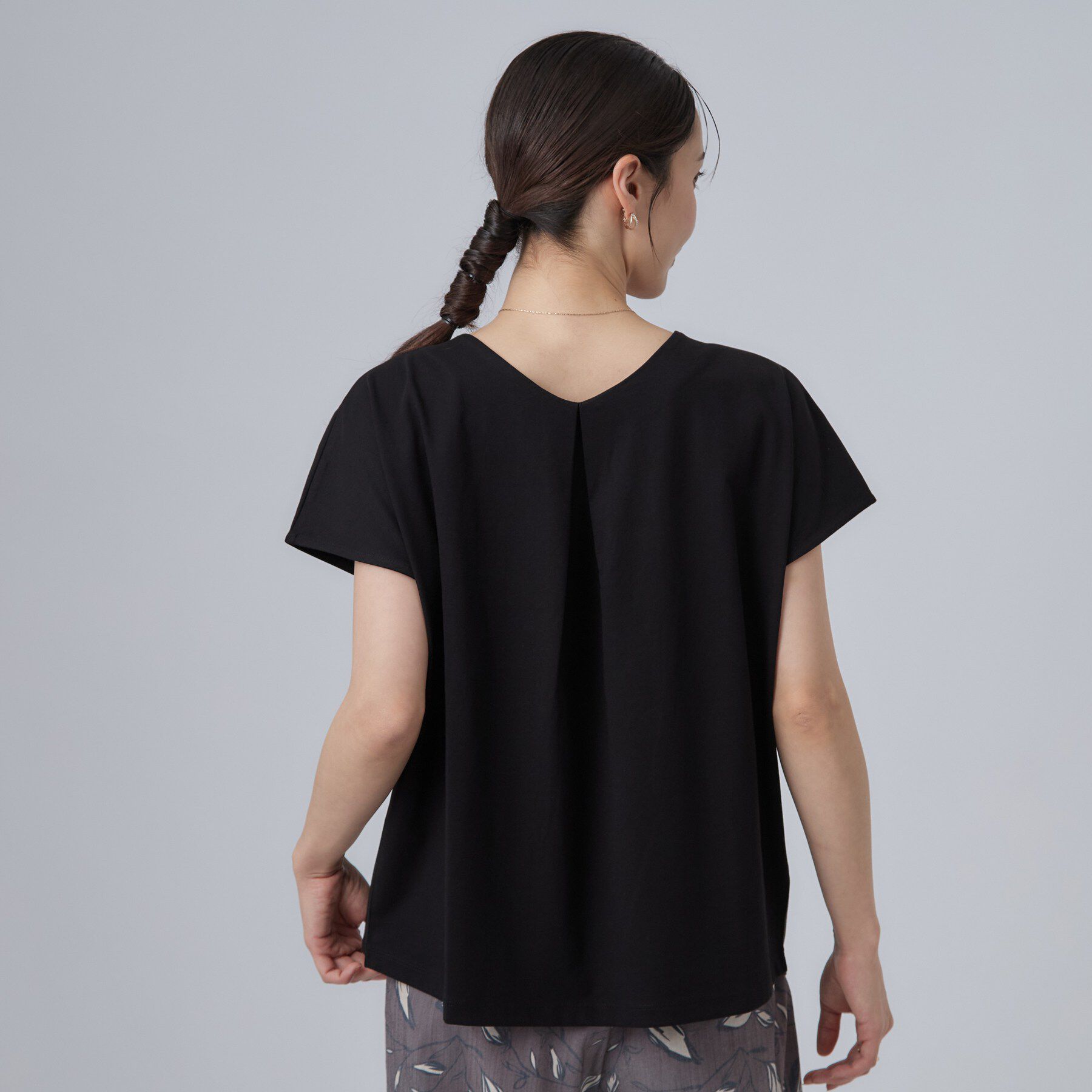 SHOO･LA･RUE「【ひんやり/前後2WAY/S-LL】楽に着られて好印象 やわらかトップス」|Tシャツ・カットソー|