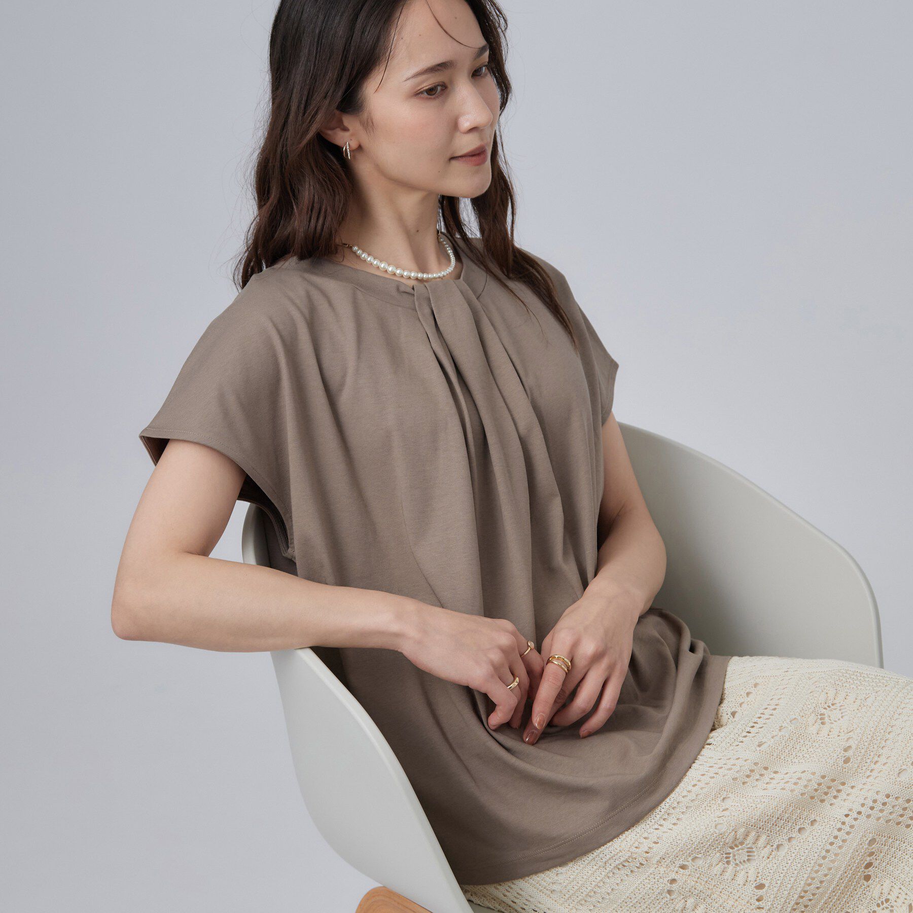 SHOO･LA･RUE「【ひんやり/前後2WAY/S-LL】楽に着られて好印象 やわらかトップス」|Tシャツ・カットソー|モカブラウン(042