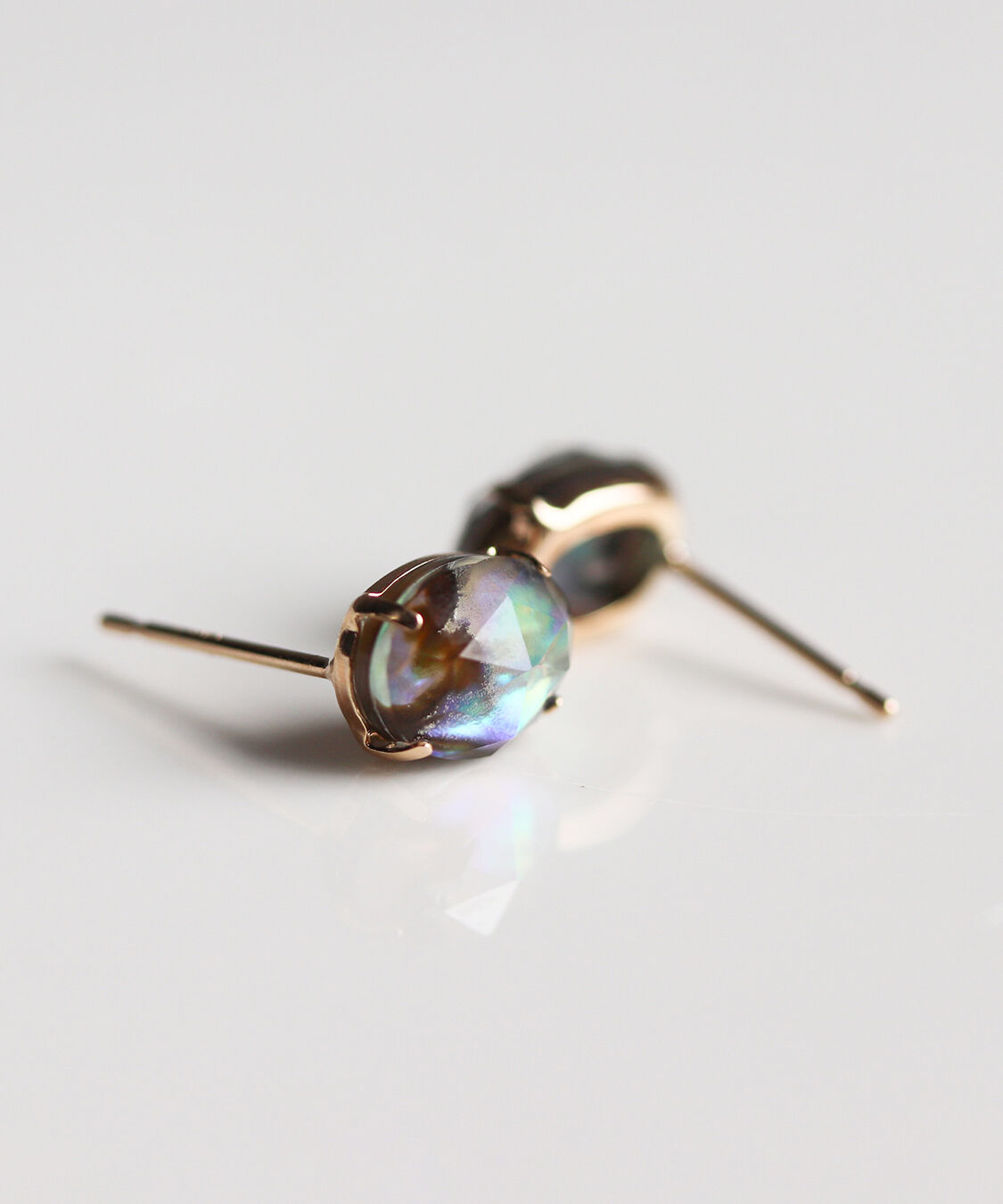  「クリスタル / 黒蝶貝 ピアス | K10YG」|ピアス|