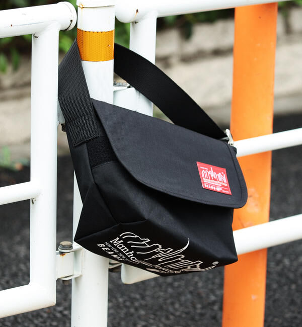 BEAMS「Manhattan Portage &times; BEAMS / 別注 1606V Messenger Bag New」|ショルダー・メッセンジャー|BLACK