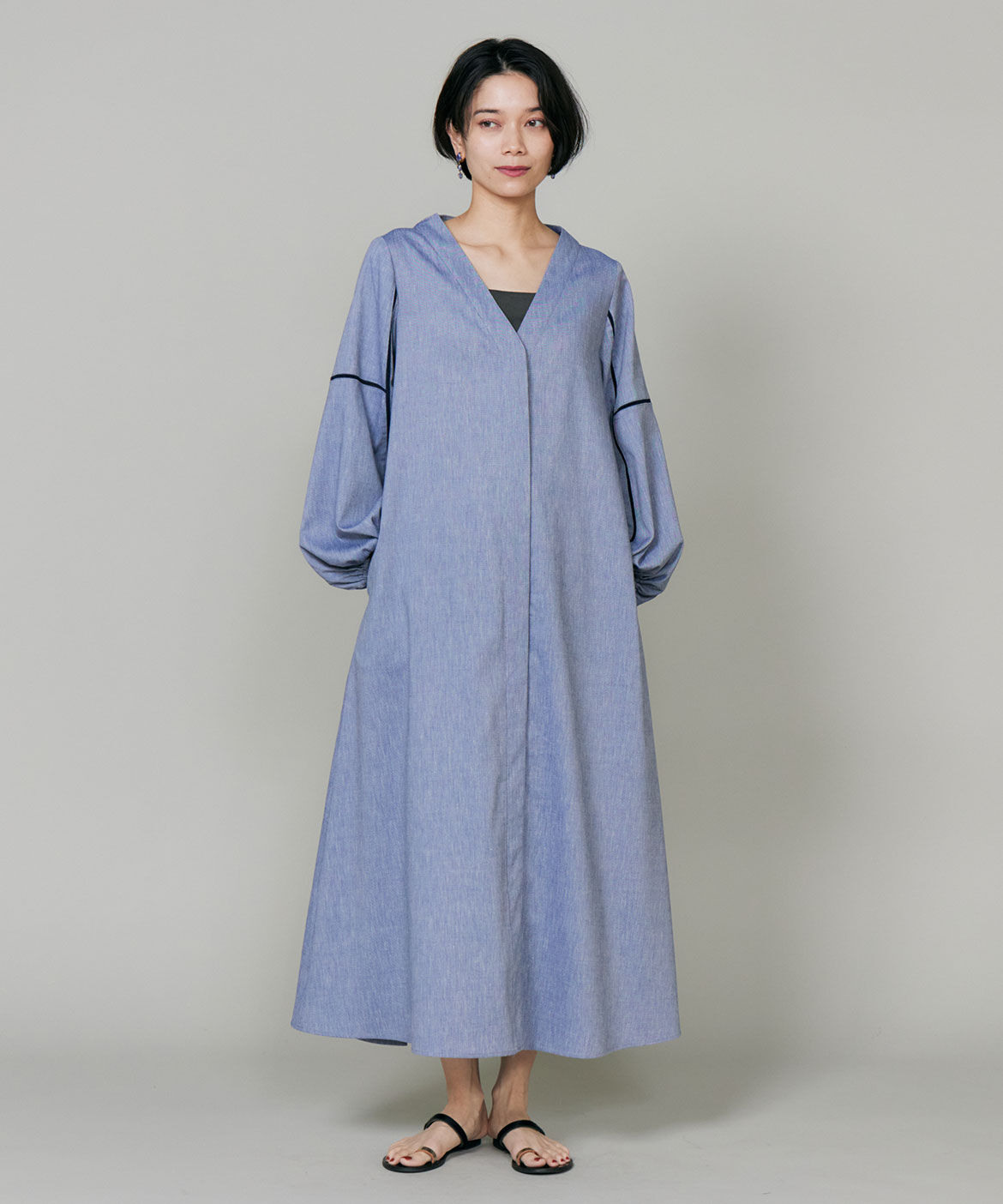 INED「《大きいサイズ》Vネックシャンブレーワンピース」|ワンピース|