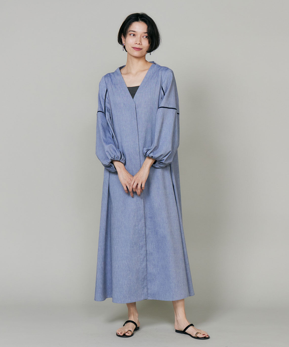INED「《大きいサイズ》Vネックシャンブレーワンピース」|ワンピース|